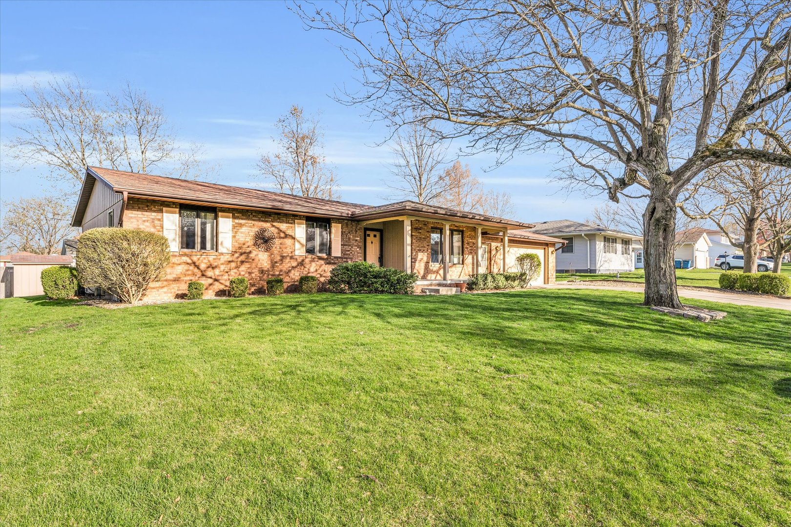 201 Valley Road Monticello, IL 61856 - Photo 3 of 43 Gallery Image 3