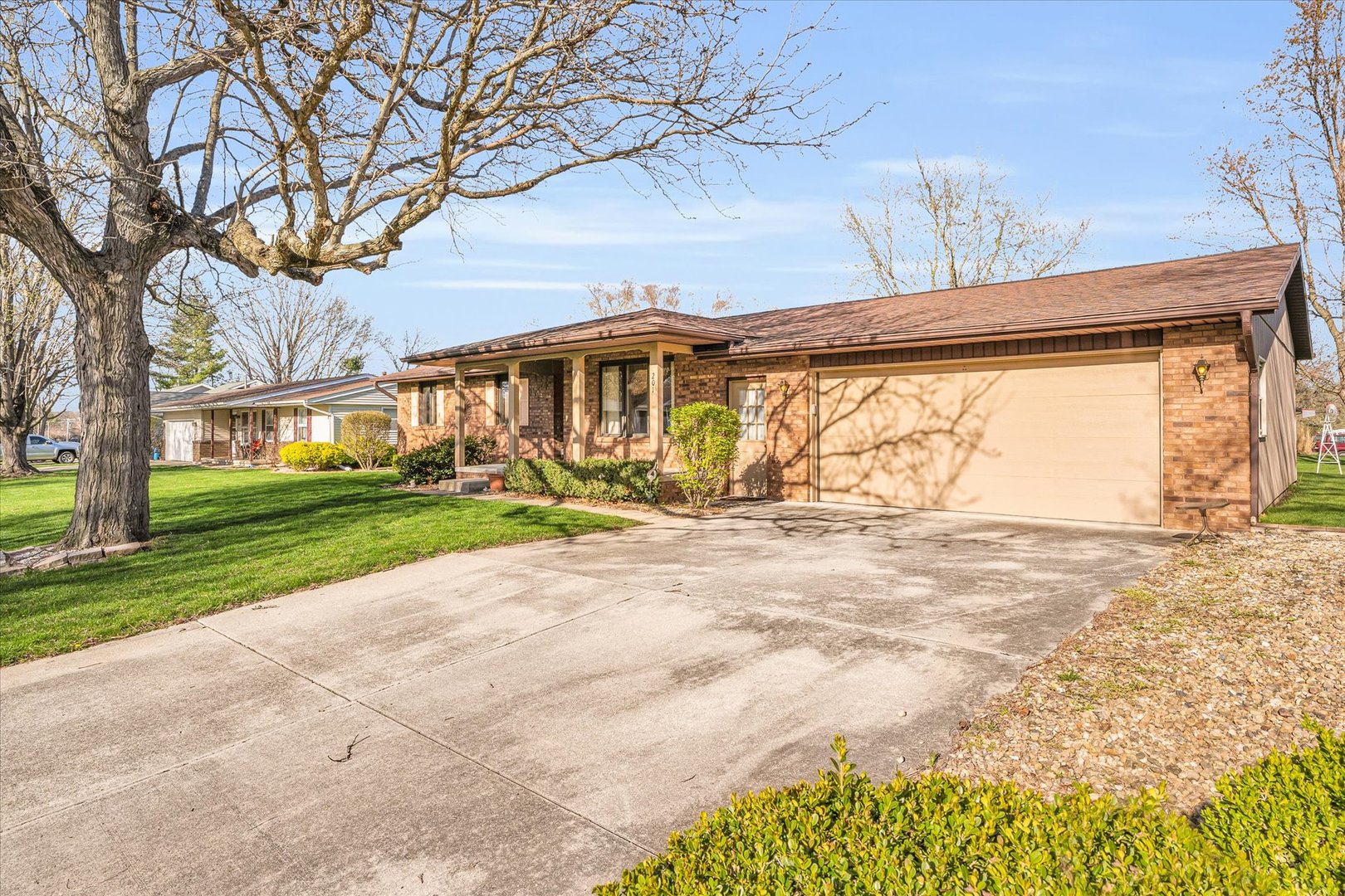 201 Valley Road Monticello, IL 61856 - Photo 5 of 43 Gallery Image 5