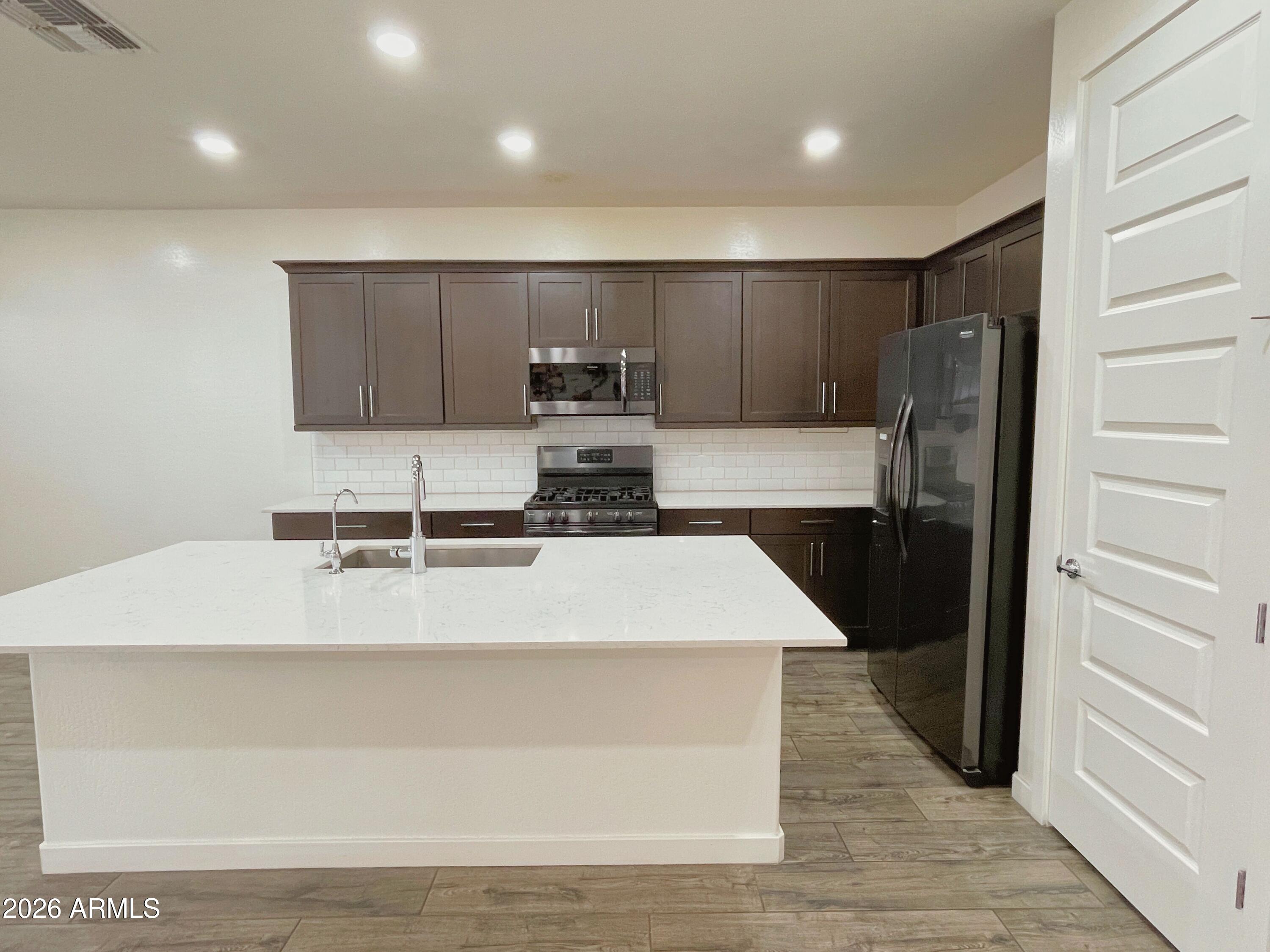 17155 North 9th Place Phoenix, AZ 85022 - Photo 8 of 41