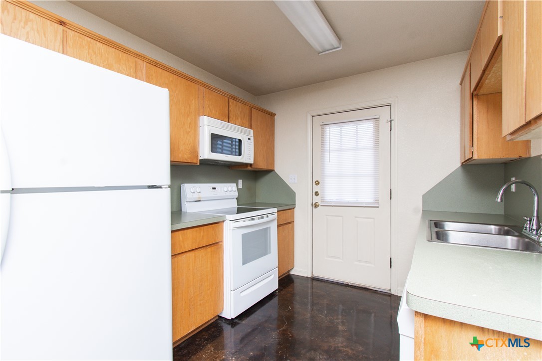 1611 Ute Trail, Unit B Harker Heights, TX 76548 - Photo 6 of 19 a kitchen with stainless steel appliances a stove top oven