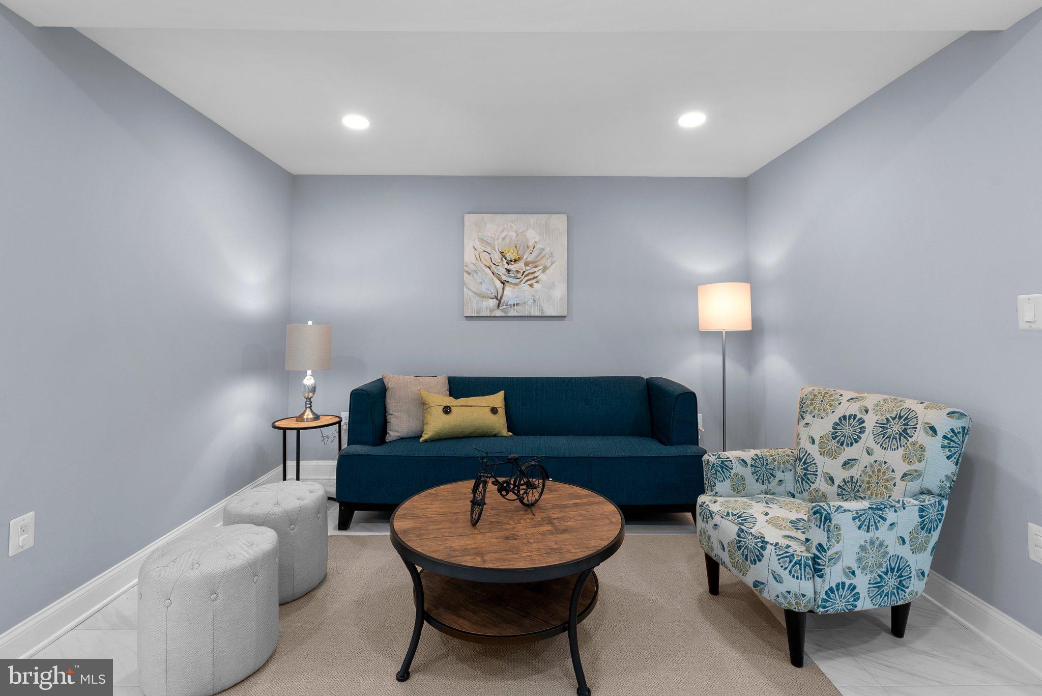 2924 Hunter Road Fairfax, VA 22031 - Photo 41 of 79 a living room with furniture and a window