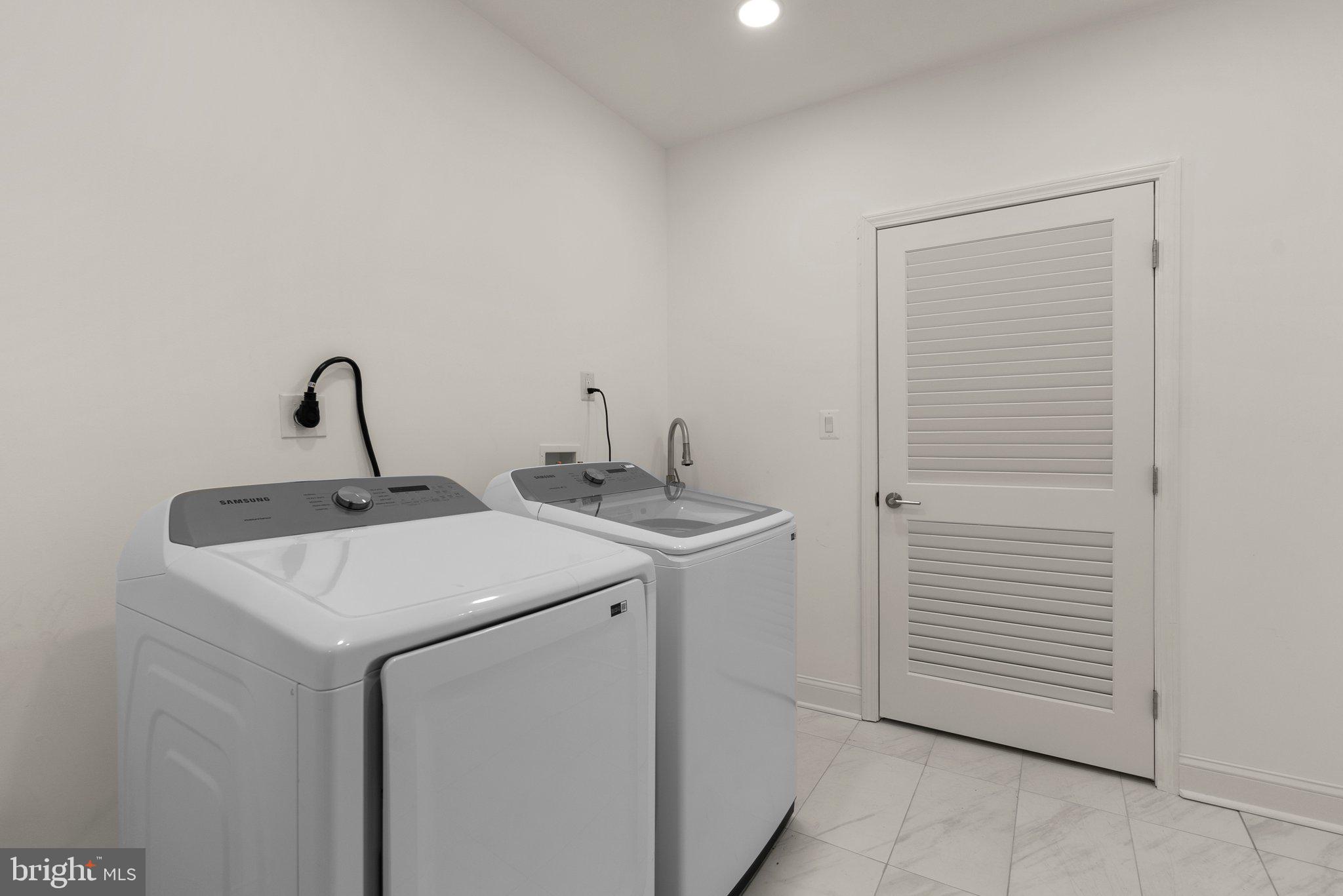 2924 Hunter Road Fairfax, VA 22031 - Photo 51 of 79 a utility room with a sink dryer and washer