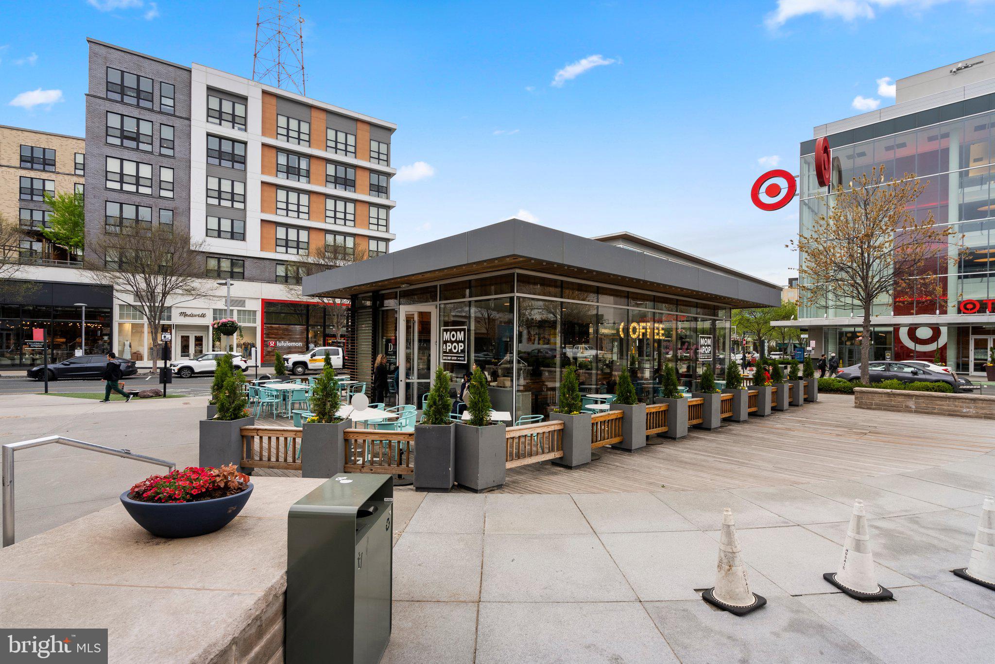 2924 Hunter Road Fairfax, VA 22031 - Photo 65 of 79 a view of a chairs and tables in the patio