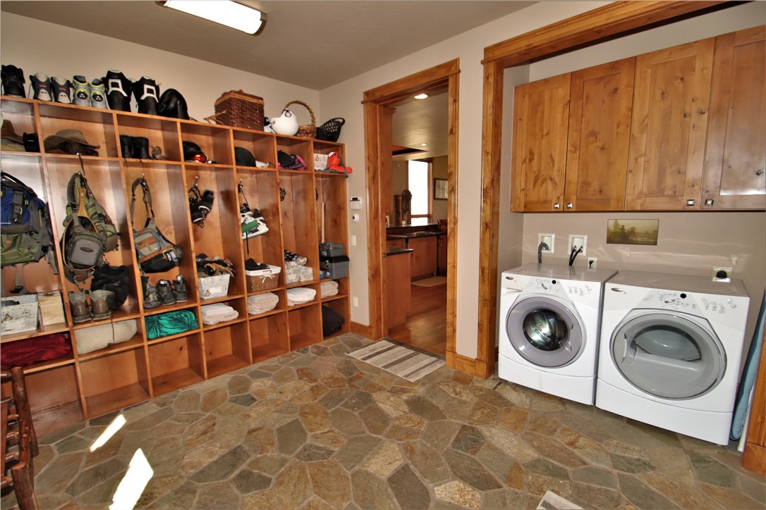 135 Game Trail Road Silverthorne, CO 80498 - Photo 18 of 34 Large mudroom, laundry room on main level.