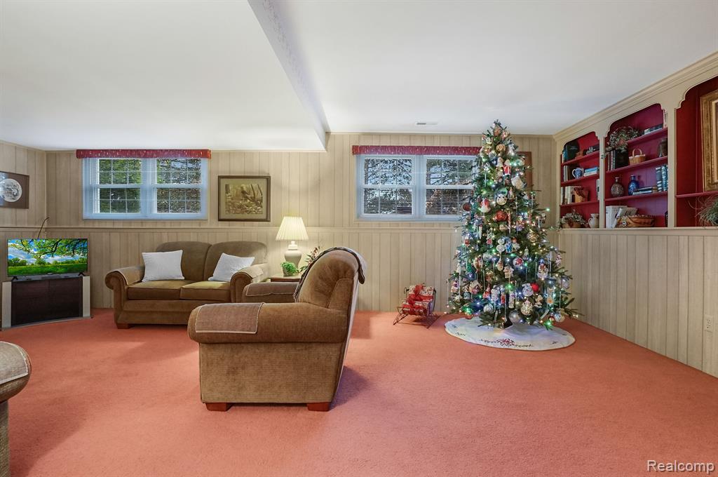 876 Dahlia Lane Rochester Hills, MI 48307 - Photo 25 of 44