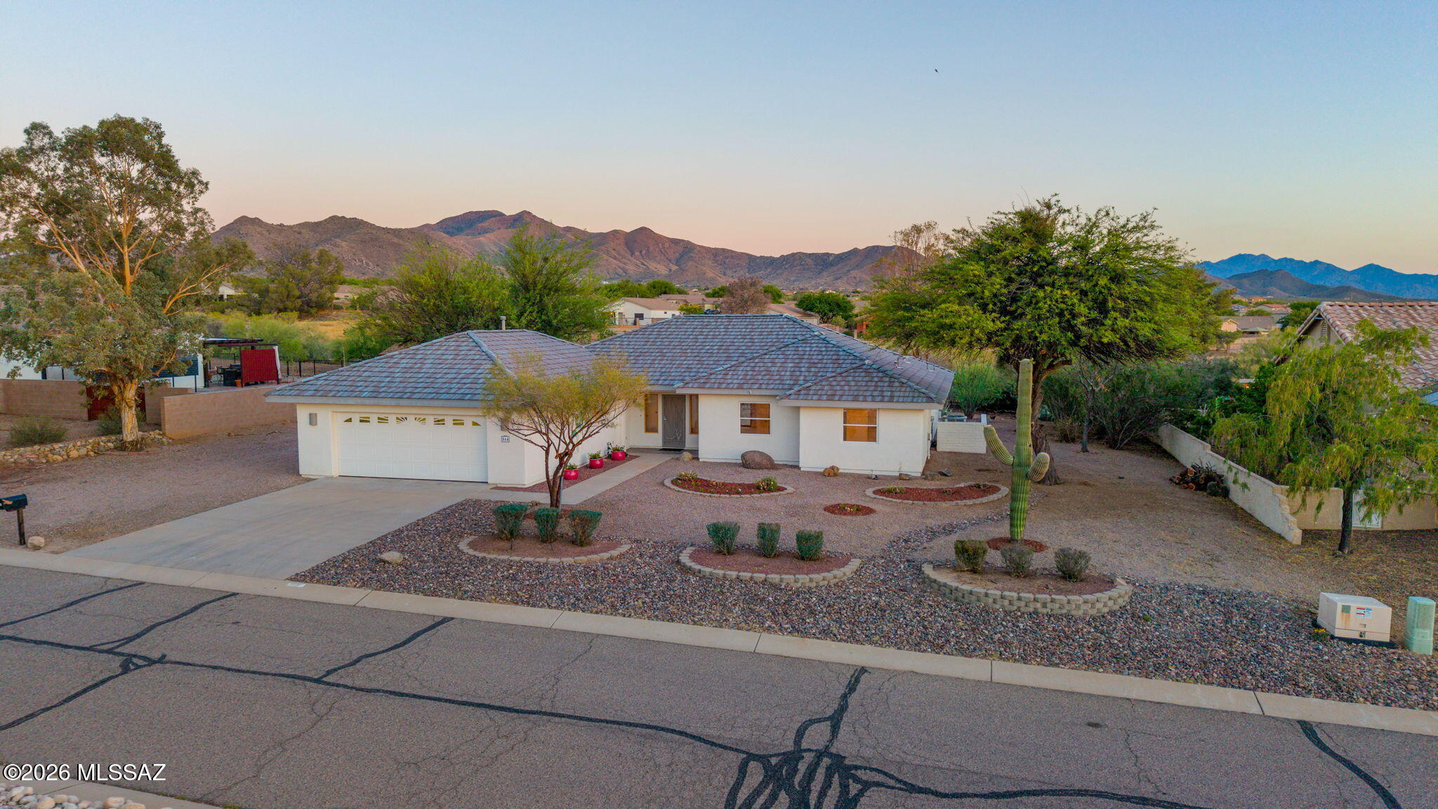 564 East Drawdown Trail Vail, AZ 85641 - Photo 2 of 41