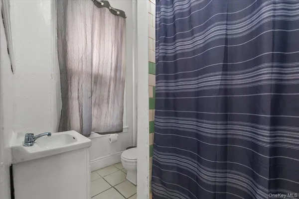 $899,000 | 877 Hornaday Place | West Farms
