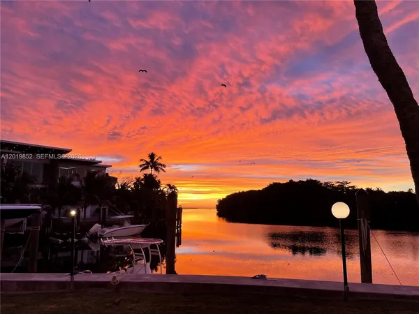 $5,500 | 6901 Edgewater Drive, Unit 317, Coral Gables, FL 33133