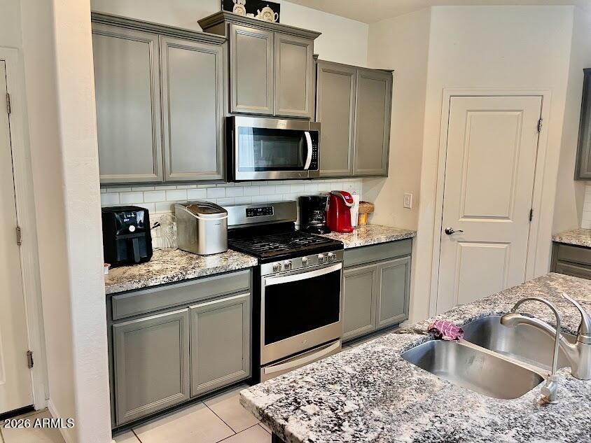 2723 West Apollo Road Phoenix, AZ 85041 - Photo 7 of 26 Apollo kitch 5