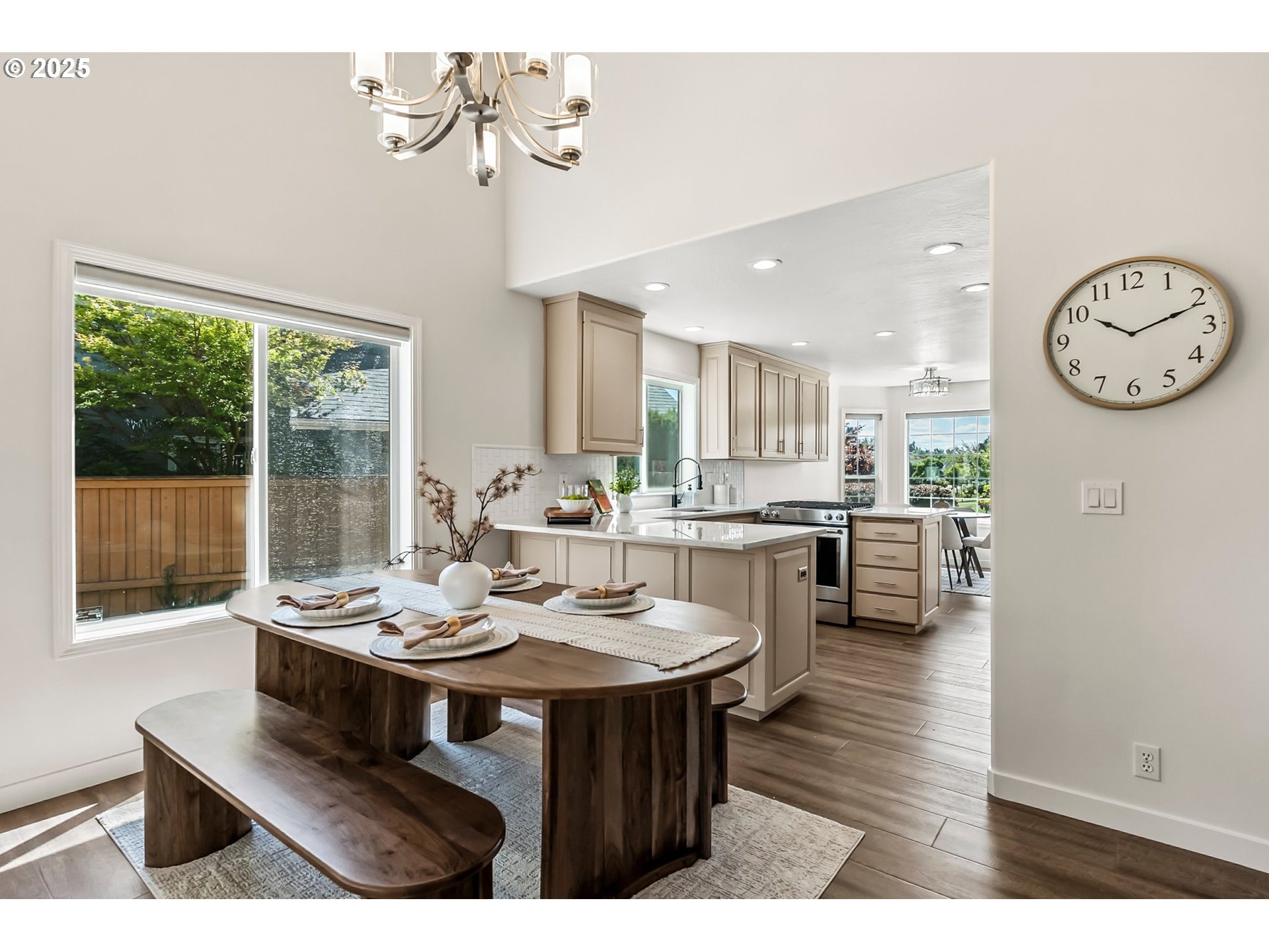 1860 Ridgley Boulevard Eugene, OR 97401 - Photo 11 of 38 Kitchen/Dining Room