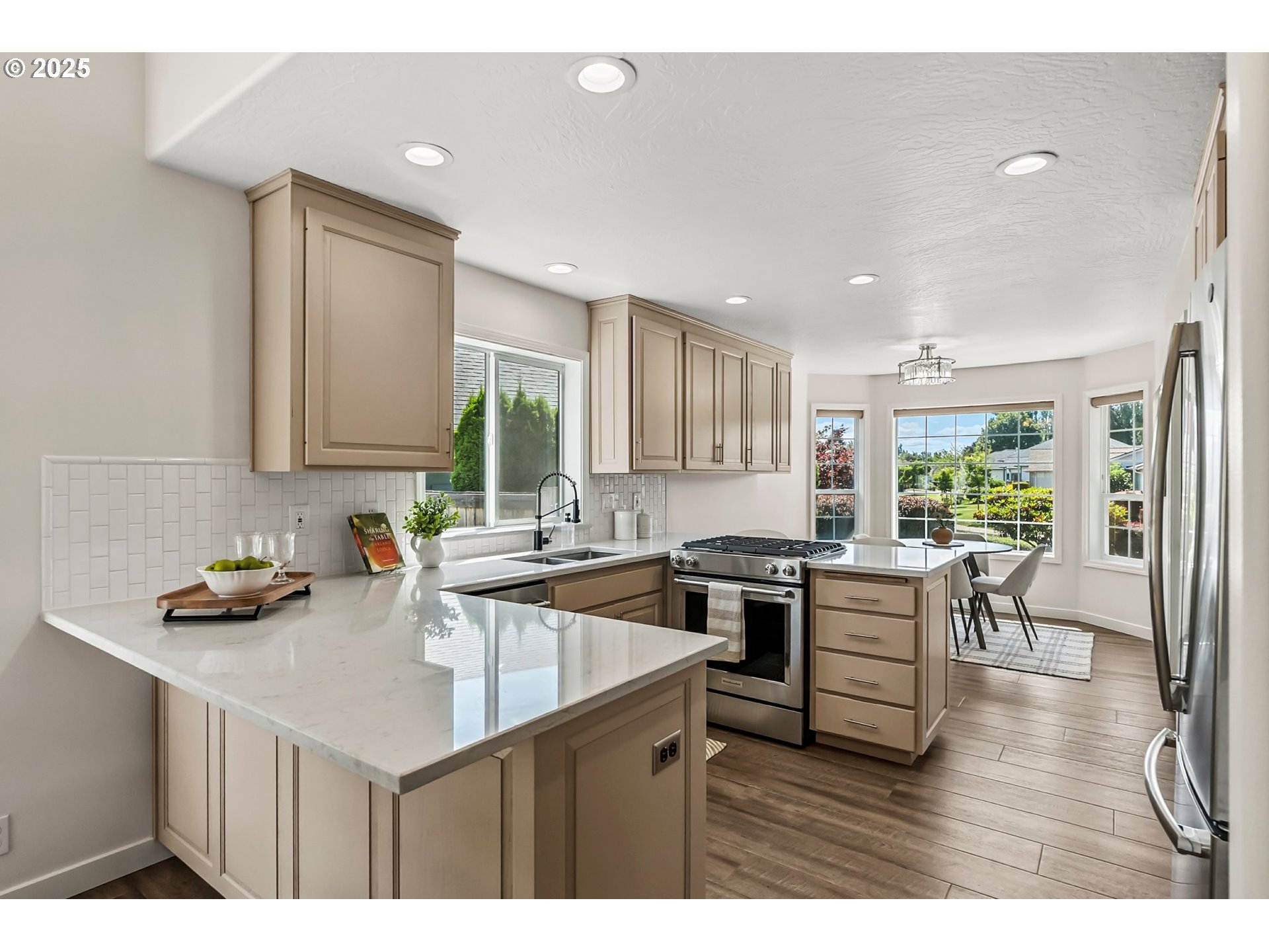 1860 Ridgley Boulevard Eugene, OR 97401 - Photo 12 of 38 Kitchen