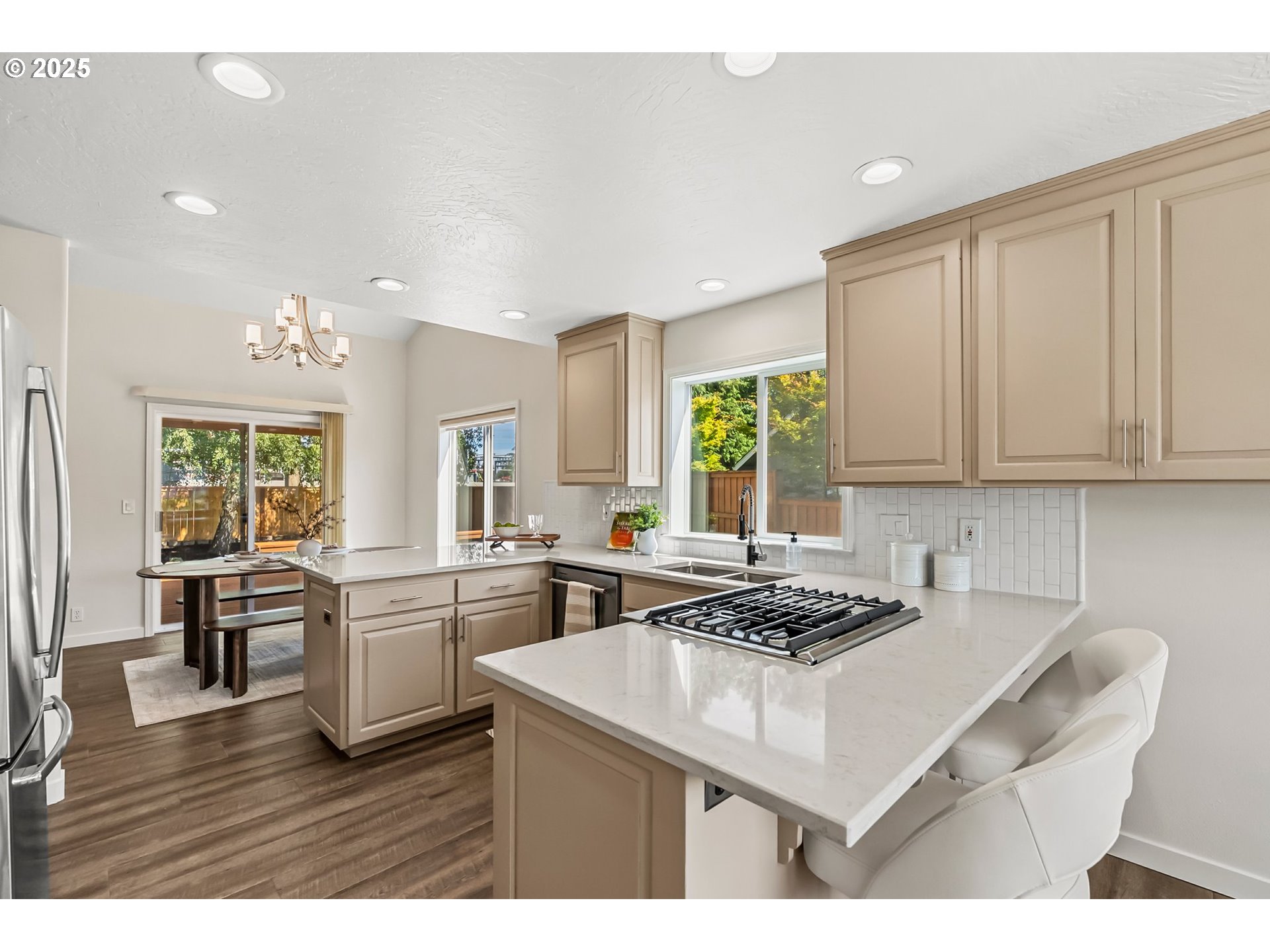 1860 Ridgley Boulevard Eugene, OR 97401 - Photo 14 of 38 Kitchen