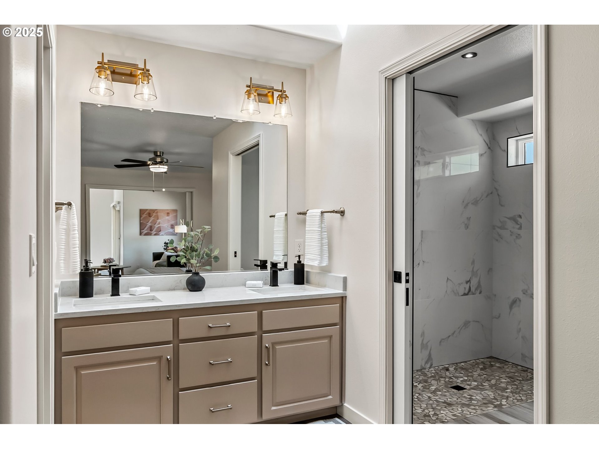 1860 Ridgley Boulevard Eugene, OR 97401 - Photo 21 of 38 Bathroom, Attached