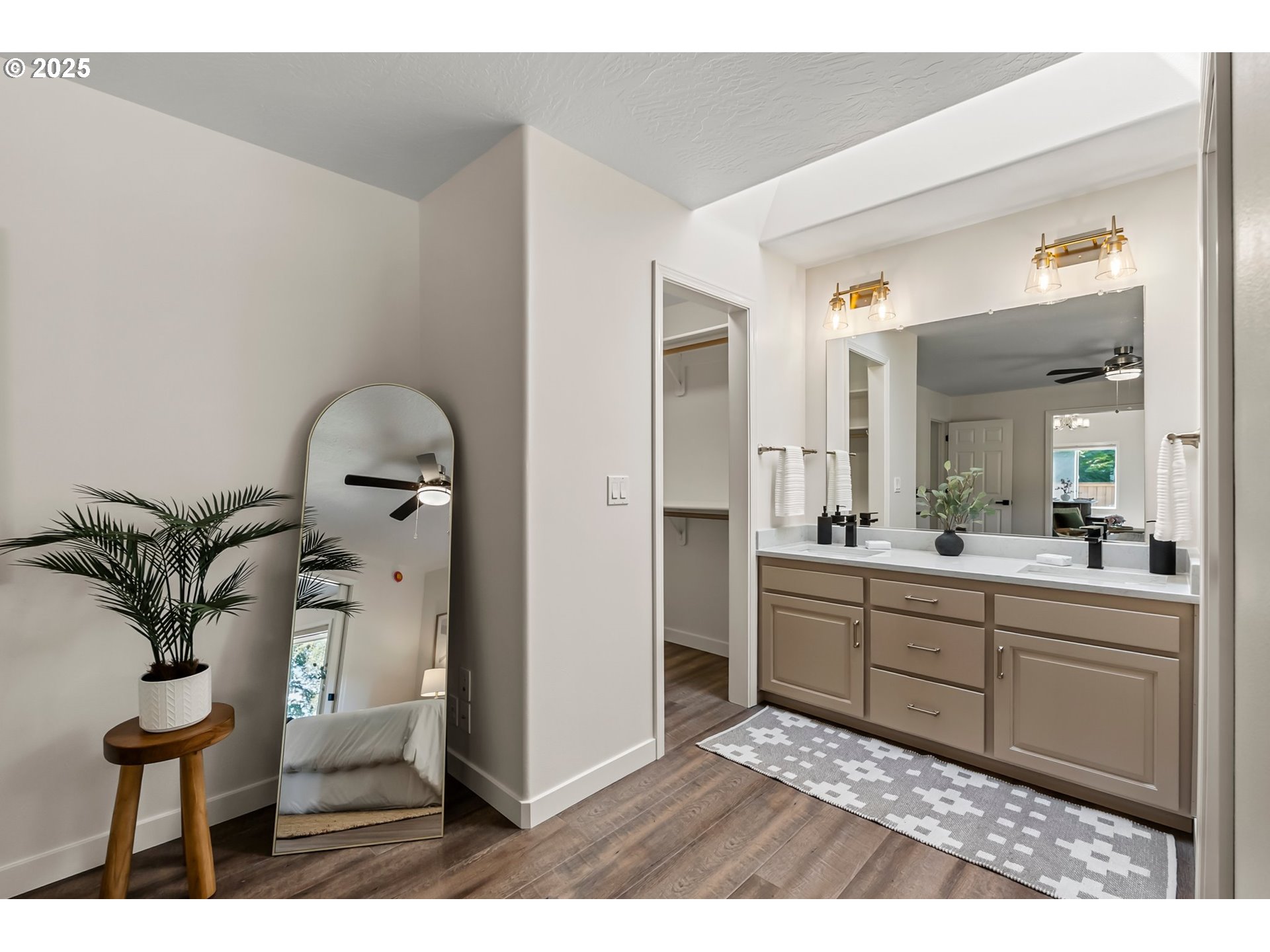 1860 Ridgley Boulevard Eugene, OR 97401 - Photo 24 of 38 Bathroom, Attached