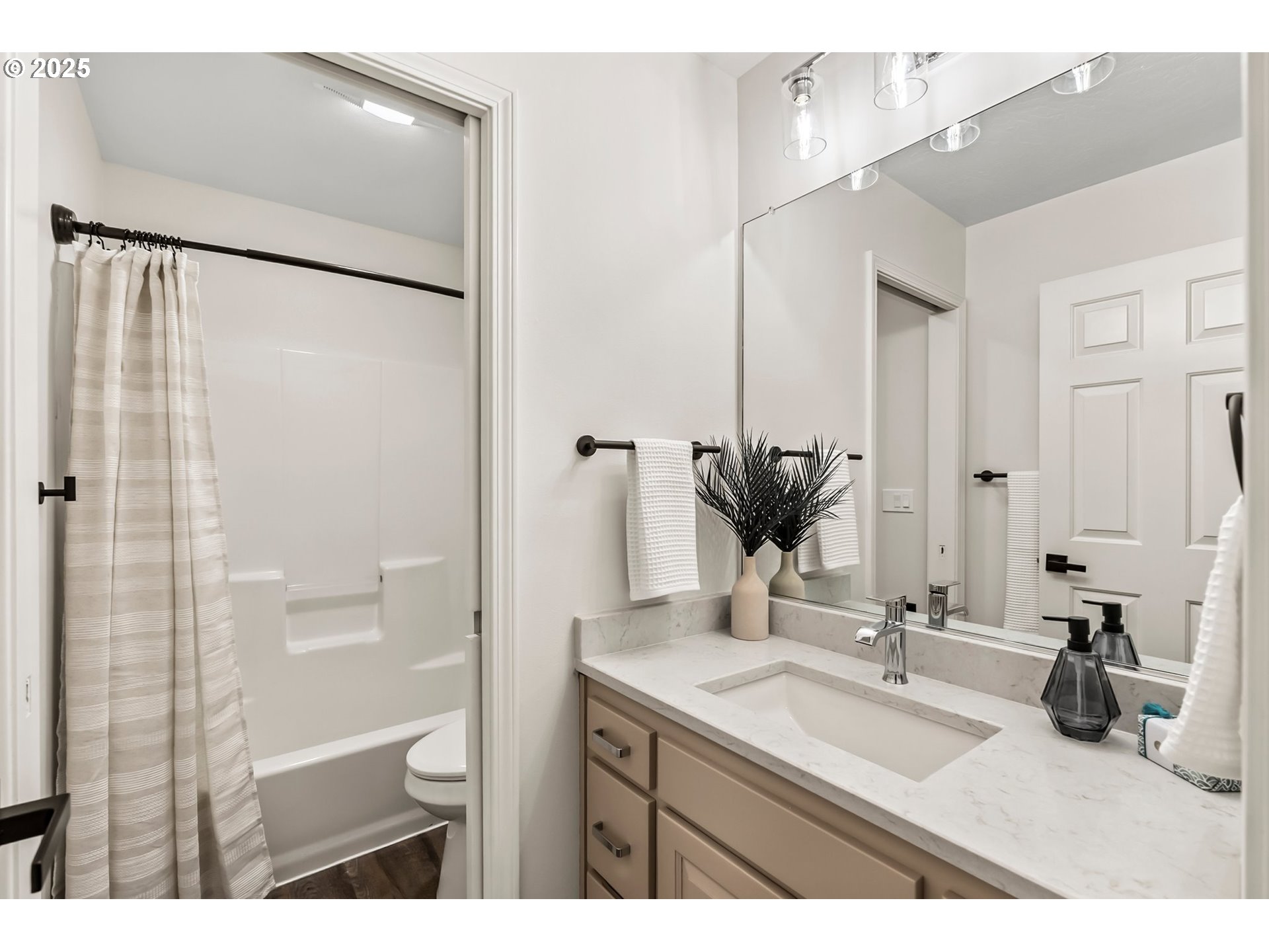 1860 Ridgley Boulevard Eugene, OR 97401 - Photo 27 of 38 Bathroom