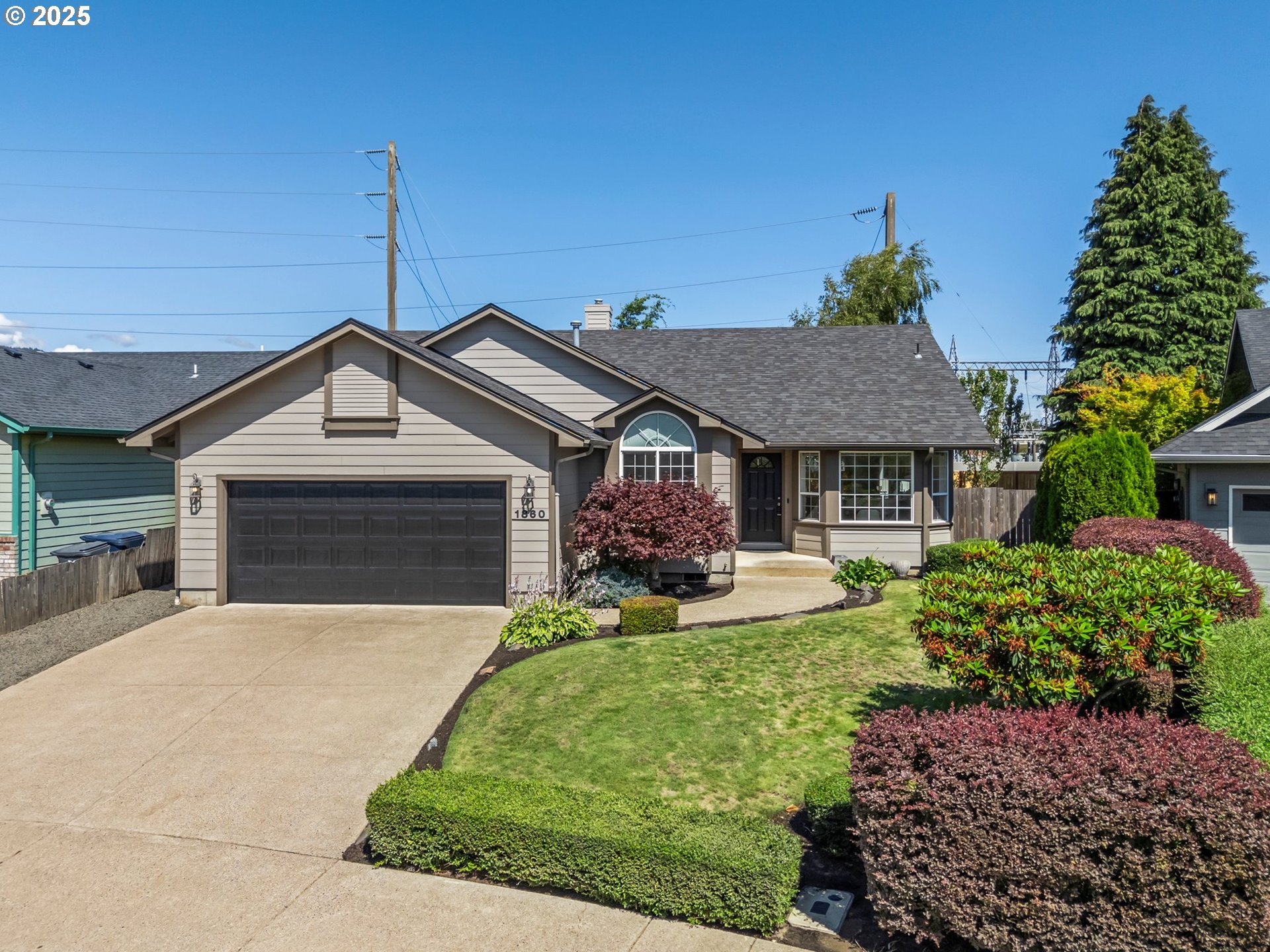 1860 Ridgley Boulevard Eugene, OR 97401 - Photo 34 of 38 Front Yard