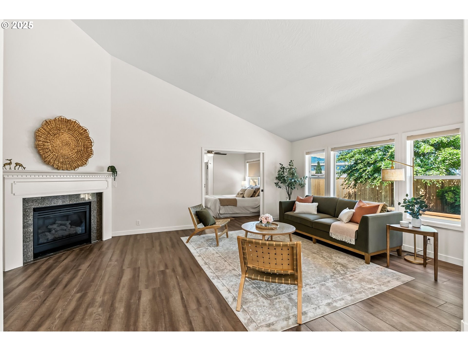 1860 Ridgley Boulevard Eugene, OR 97401 - Photo 6 of 38 Living Room
