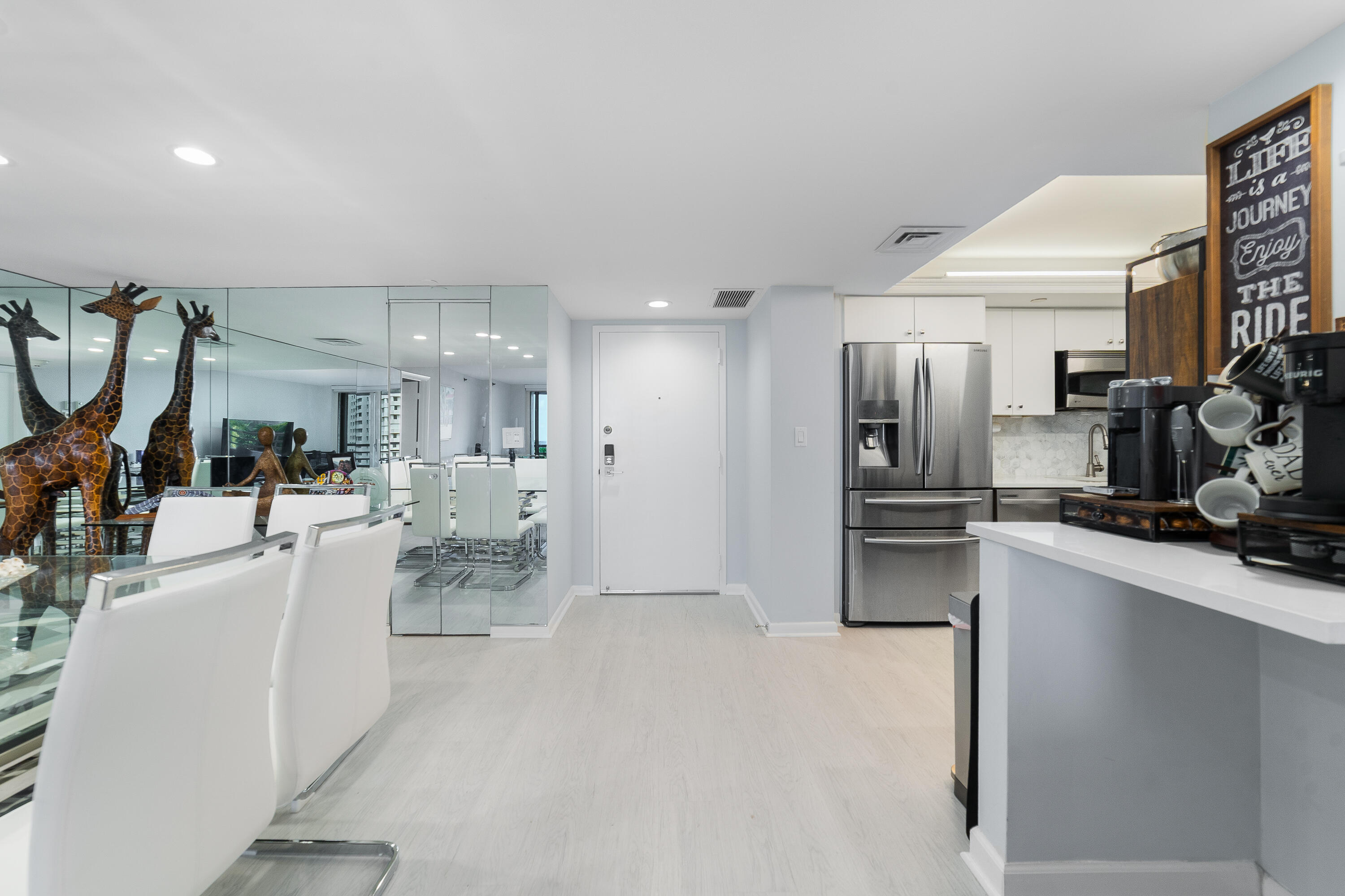 4101 North Ocean Boulevard, Unit 505 Boca Raton, FL 33431 - Photo 8 of 34 Foyer