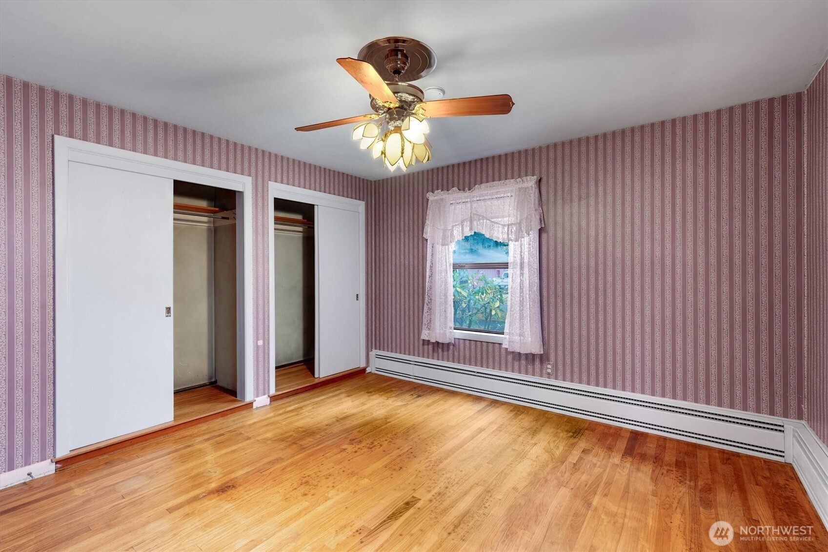 2727 Hemlock Street Longview, WA 98632 - Photo 12 of 40 a view of an empty room with window and a ceiling fan
