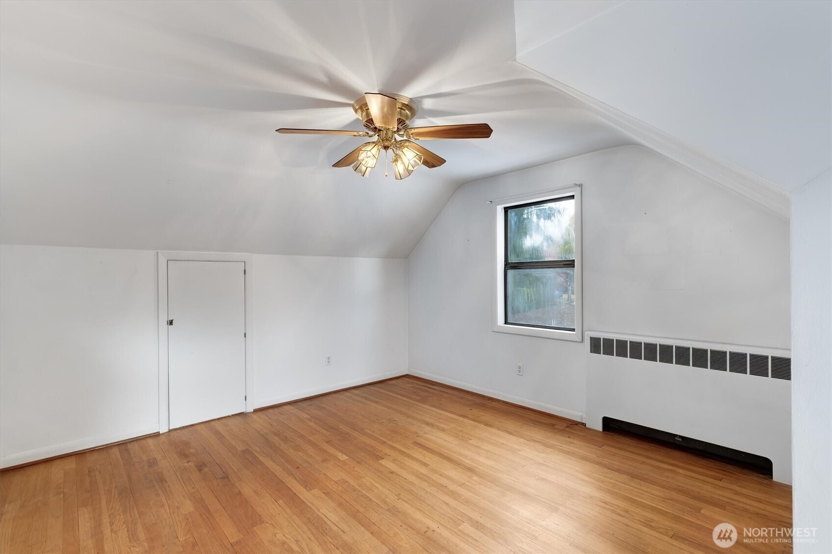 2727 Hemlock Street Longview, WA 98632 - Photo 17 of 40 a view of an empty room with a window