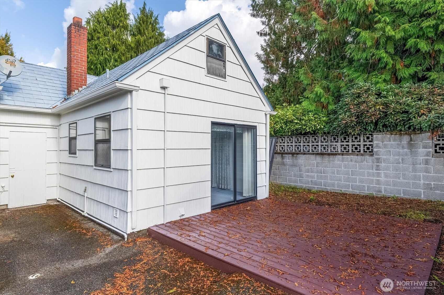 2727 Hemlock Street Longview, WA 98632 - Photo 23 of 40 a backyard of a house