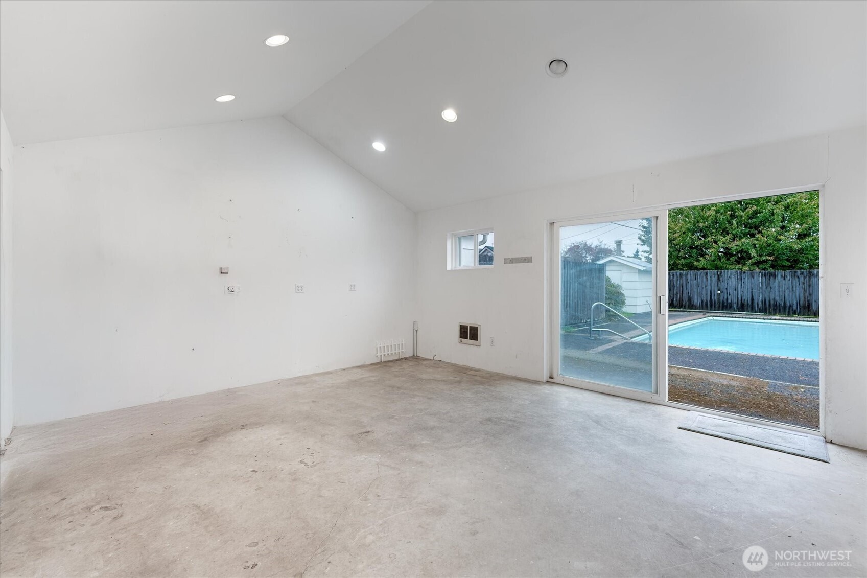 2727 Hemlock Street Longview, WA 98632 - Photo 28 of 40 a view of an empty room with a window