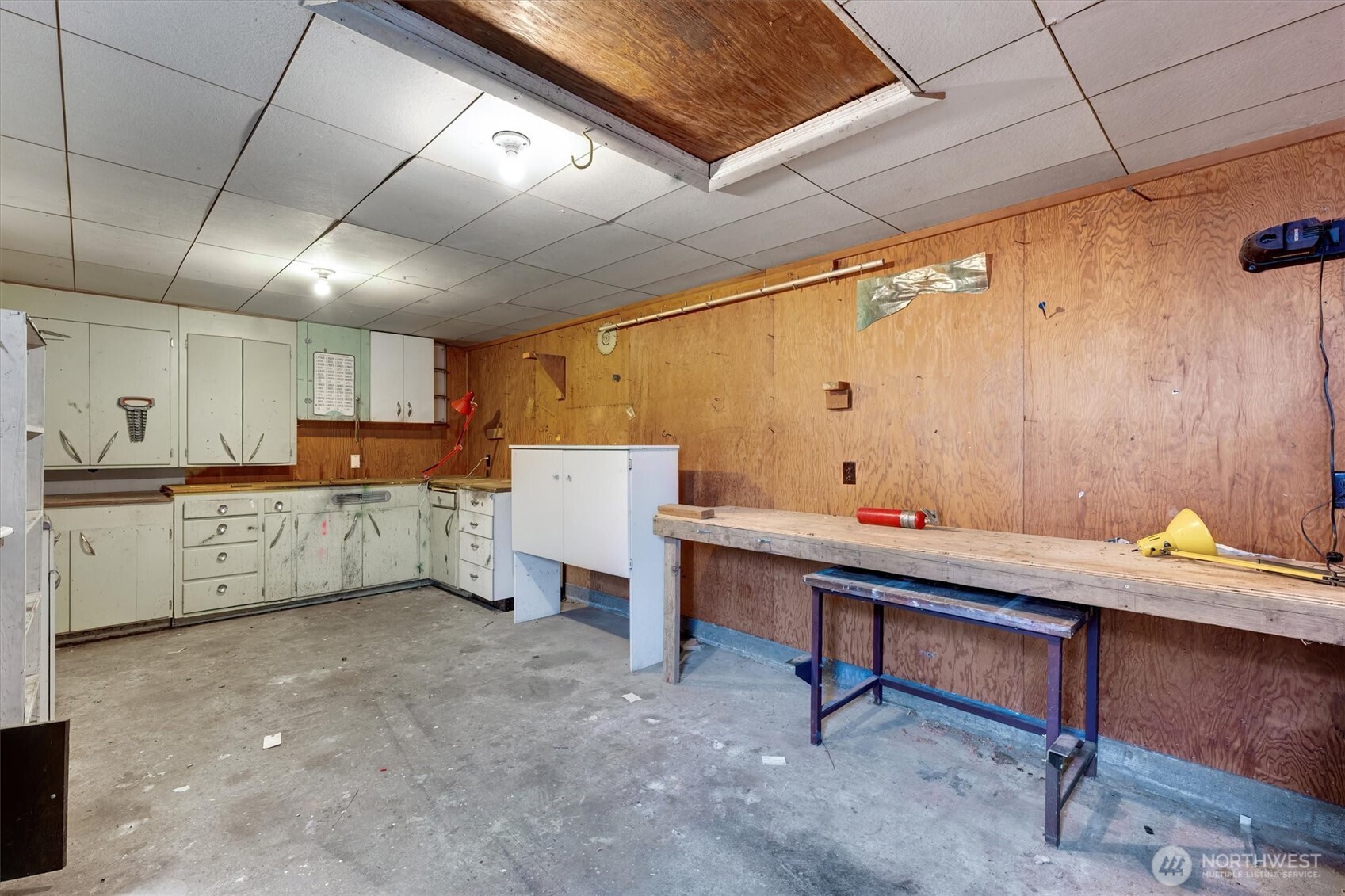 2727 Hemlock Street Longview, WA 98632 - Photo 30 of 40 a room with furniture