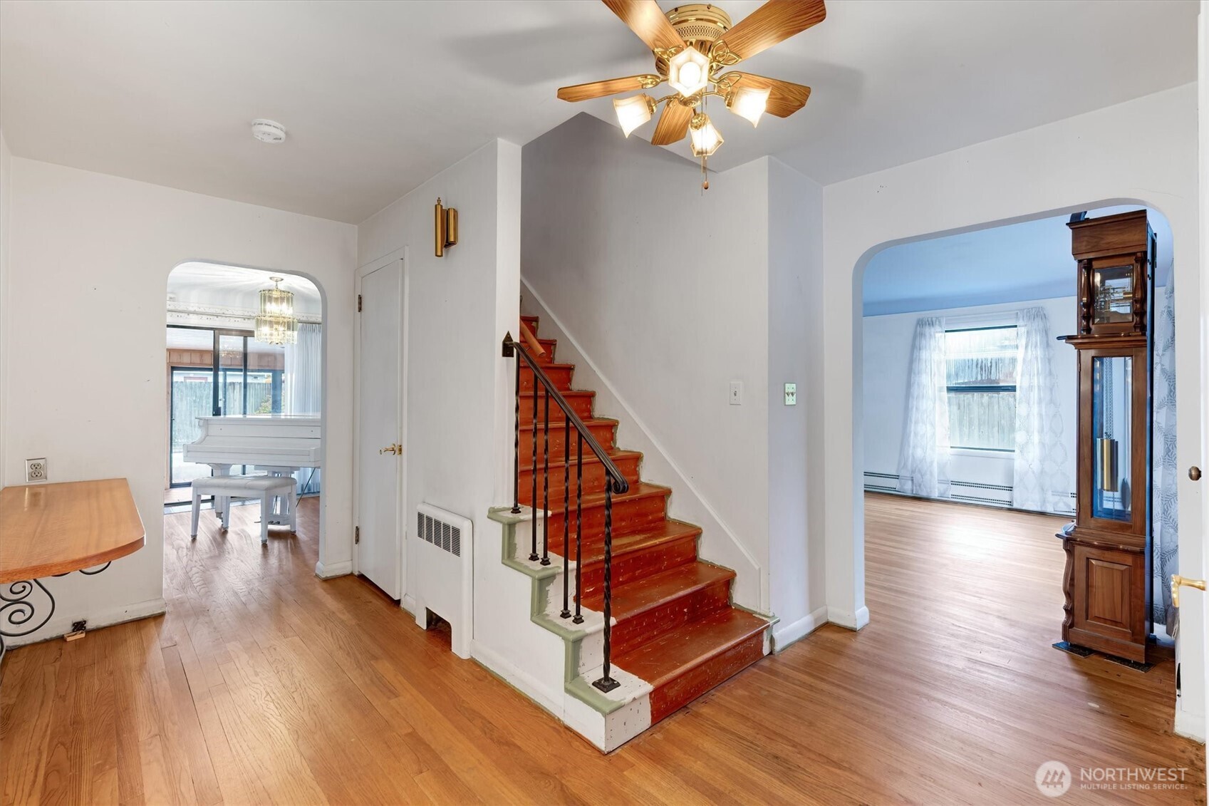 2727 Hemlock Street Longview, WA 98632 - Photo 3 of 40 a view of entryway and hall with wooden floor