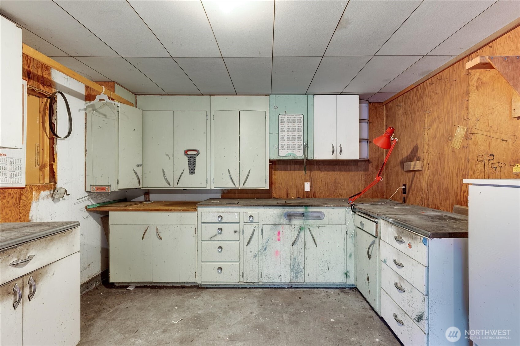 2727 Hemlock Street Longview, WA 98632 - Photo 31 of 40 a kitchen with stainless steel appliances granite countertop a sink and cabinets