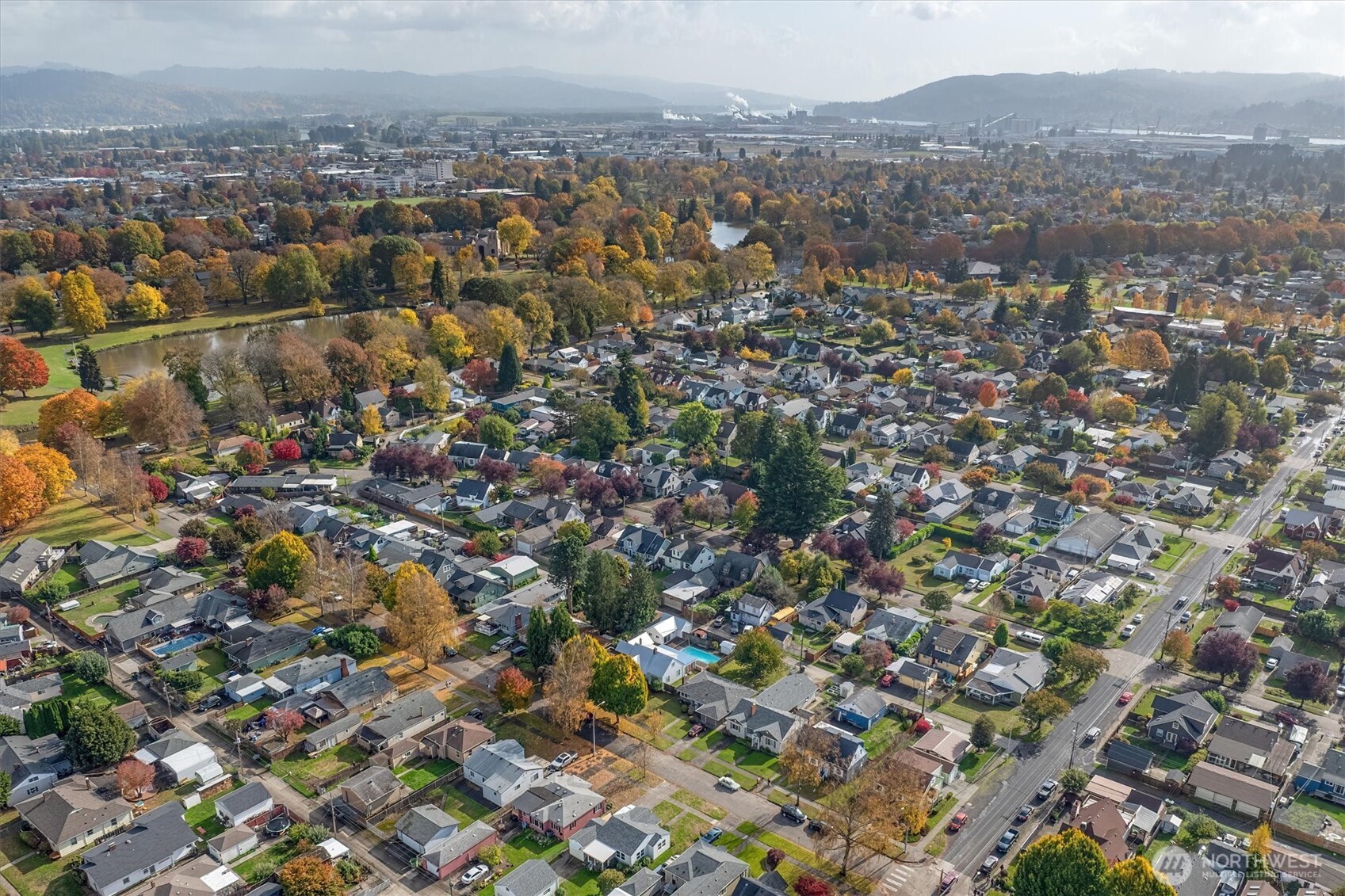 2727 Hemlock Street Longview, WA 98632 - Photo 38 of 40 an aerial view of a city