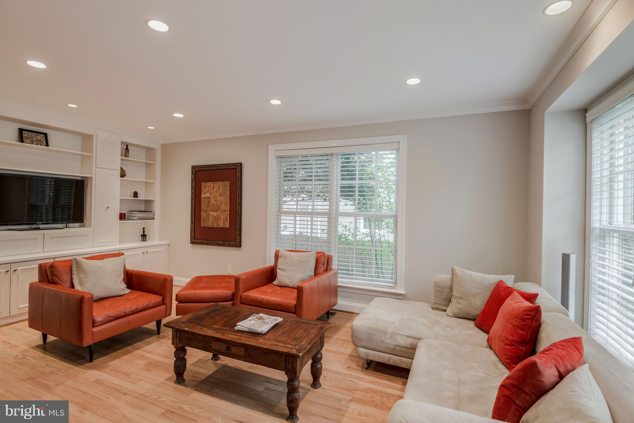 6103 Ramsgate Road Bethesda, MD 20816 - Photo 3 of 29 Living Room
