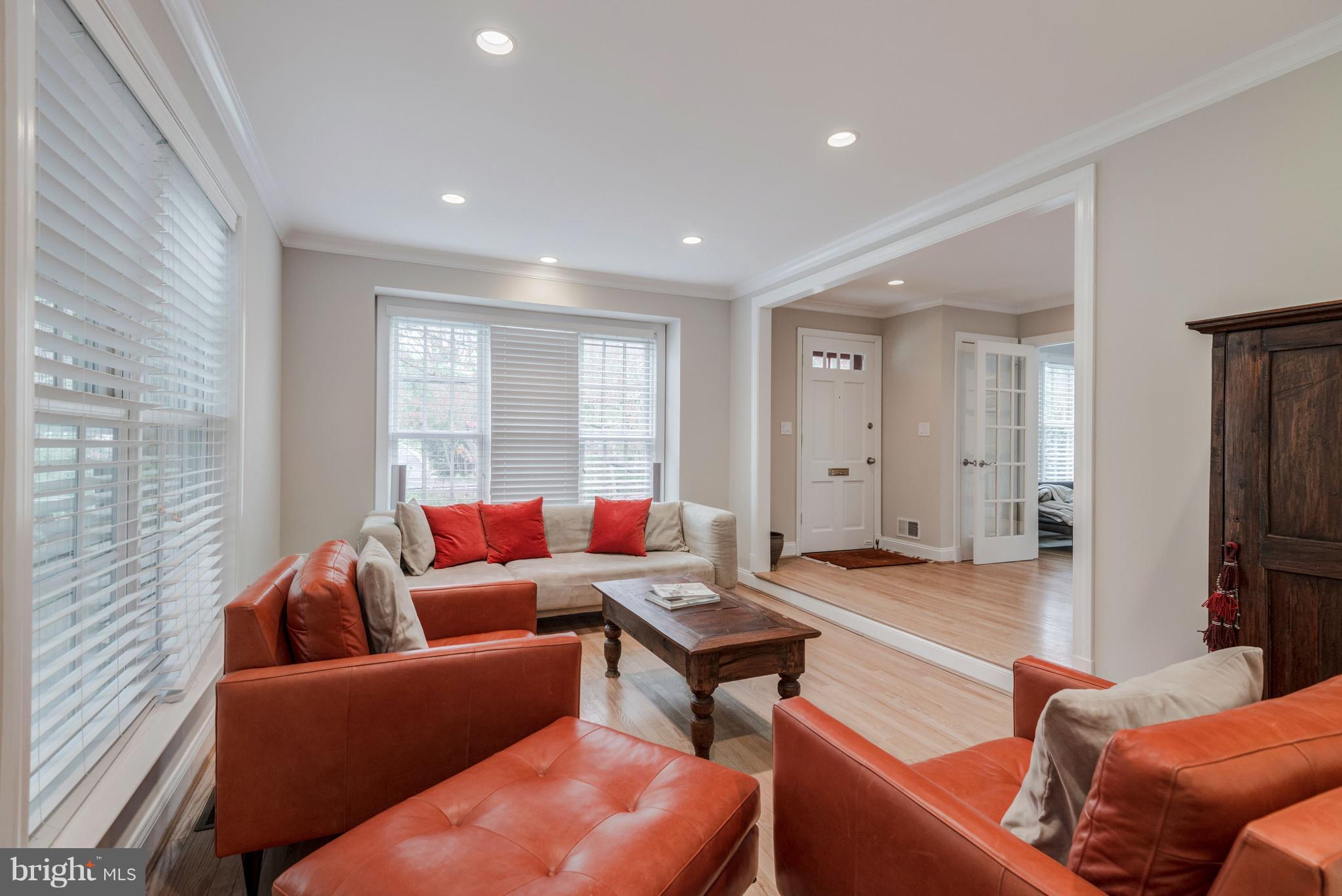 6103 Ramsgate Road Bethesda, MD 20816 - Photo 4 of 29 Living Room