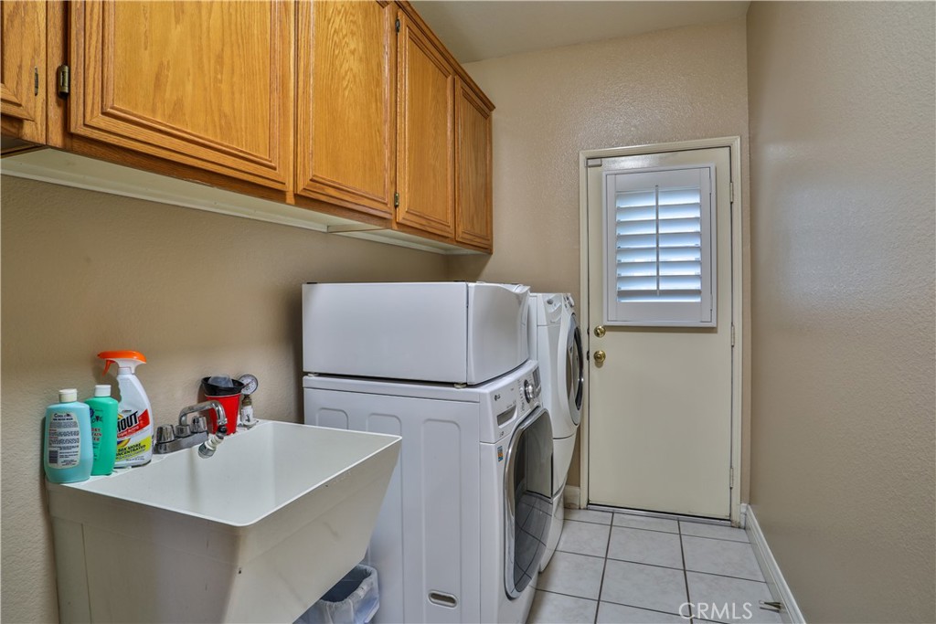 1412 San Clemente Circle Corona, CA 92882 - Photo 27 of 74 Laundyr Downstairs