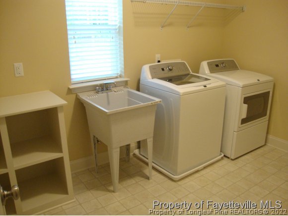717 Sun Road Aberdeen, NC 28315 - Photo 14 of 14 a utility room with dryer and washer