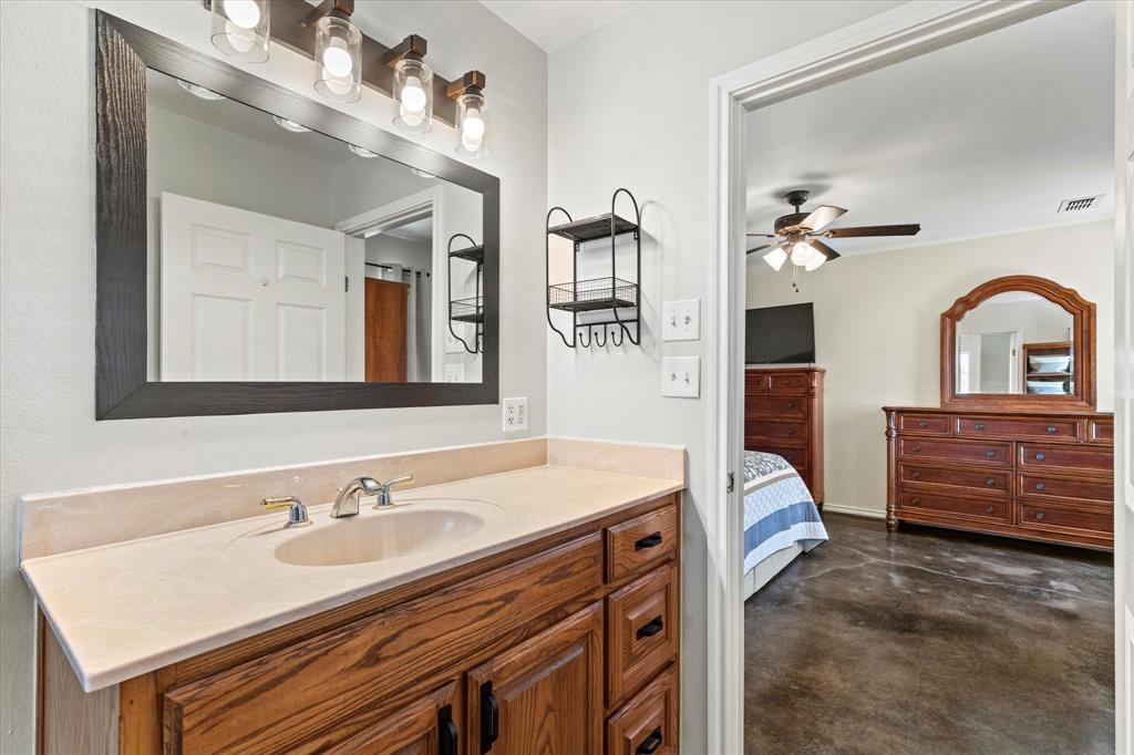 11975 Massey Road Pilot Point, TX 76258 - Photo 17 of 40