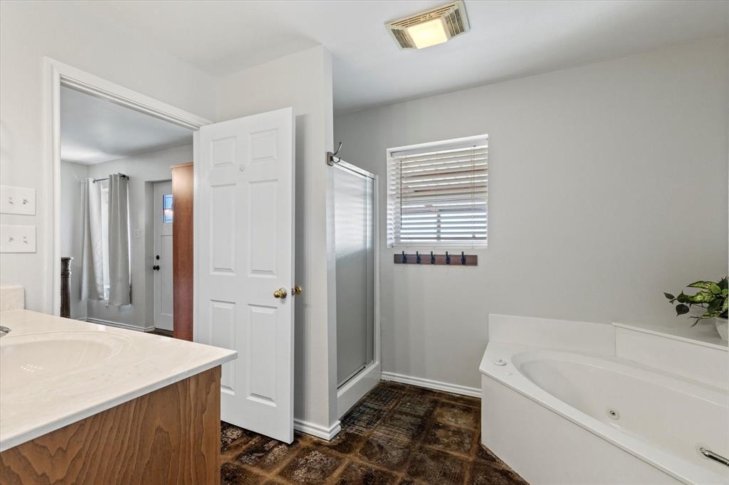 11975 Massey Road Pilot Point, TX 76258 - Photo 18 of 40