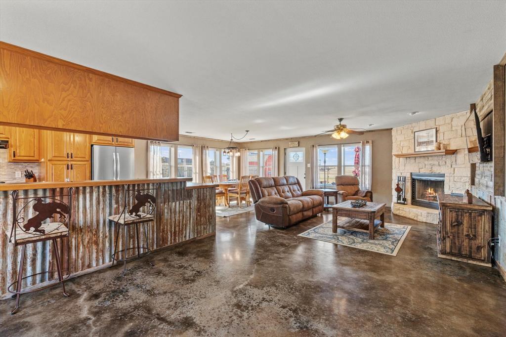 11975 Massey Road Pilot Point, TX 76258 - Photo 5 of 40