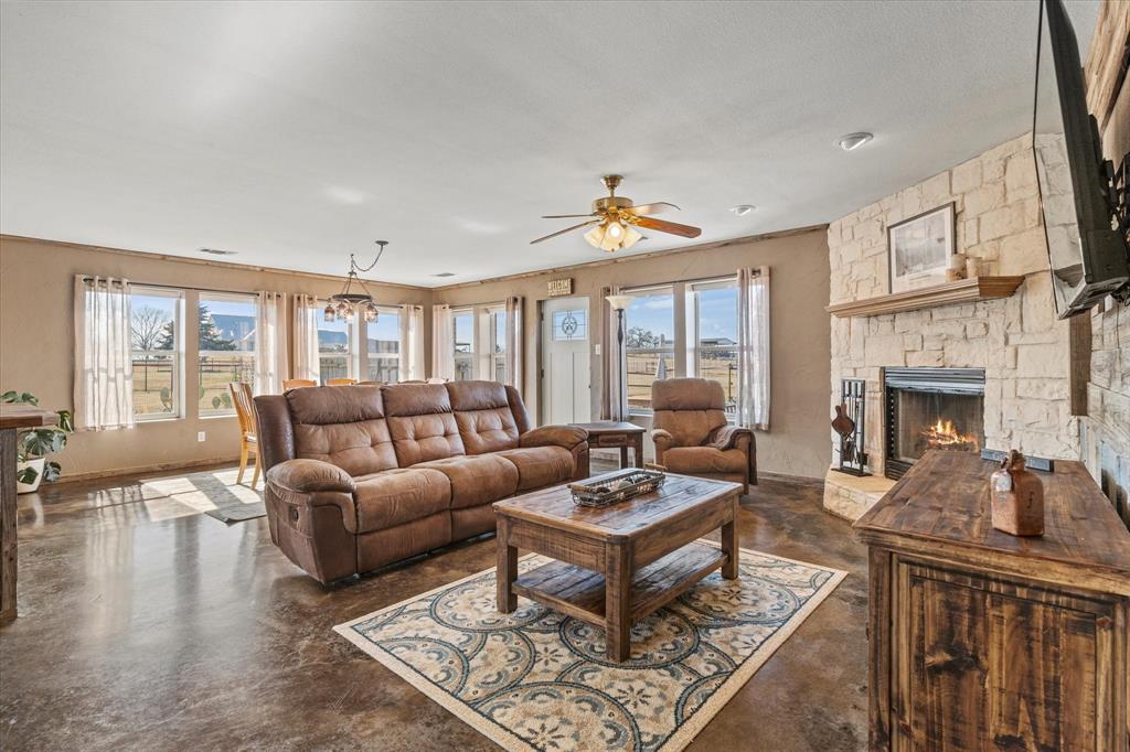 11975 Massey Road Pilot Point, TX 76258 - Photo 6 of 40