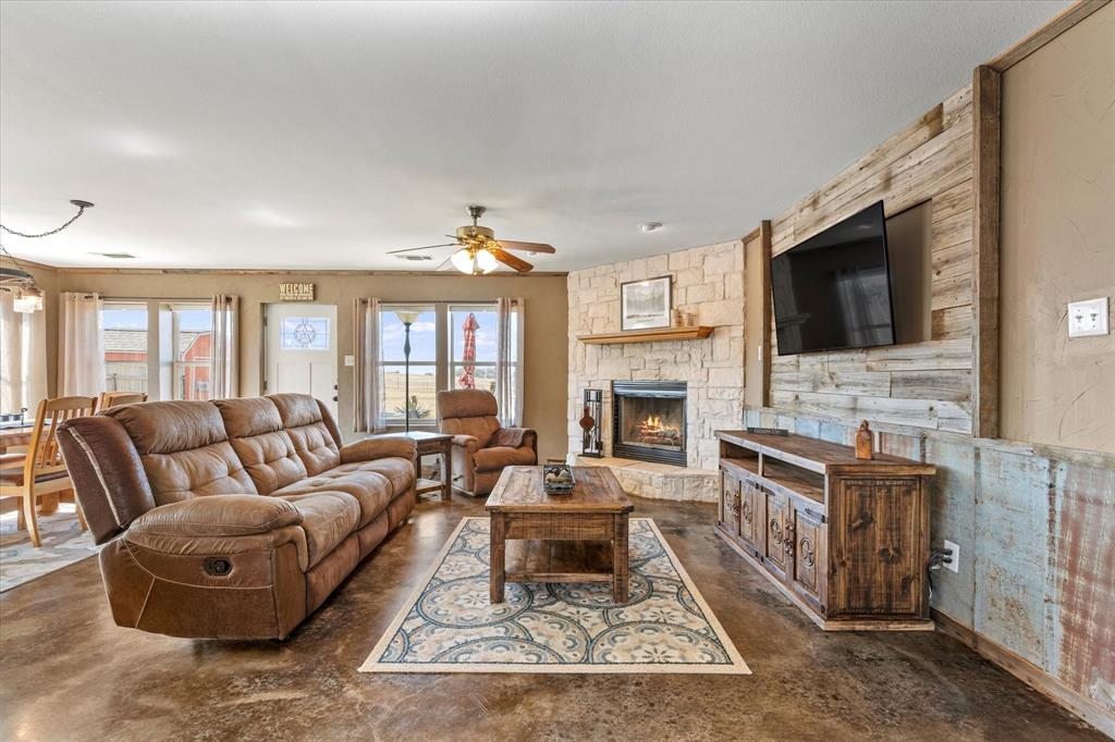 11975 Massey Road Pilot Point, TX 76258 - Photo 7 of 40