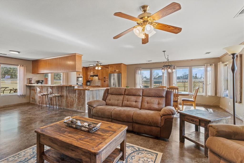 11975 Massey Road Pilot Point, TX 76258 - Photo 8 of 40