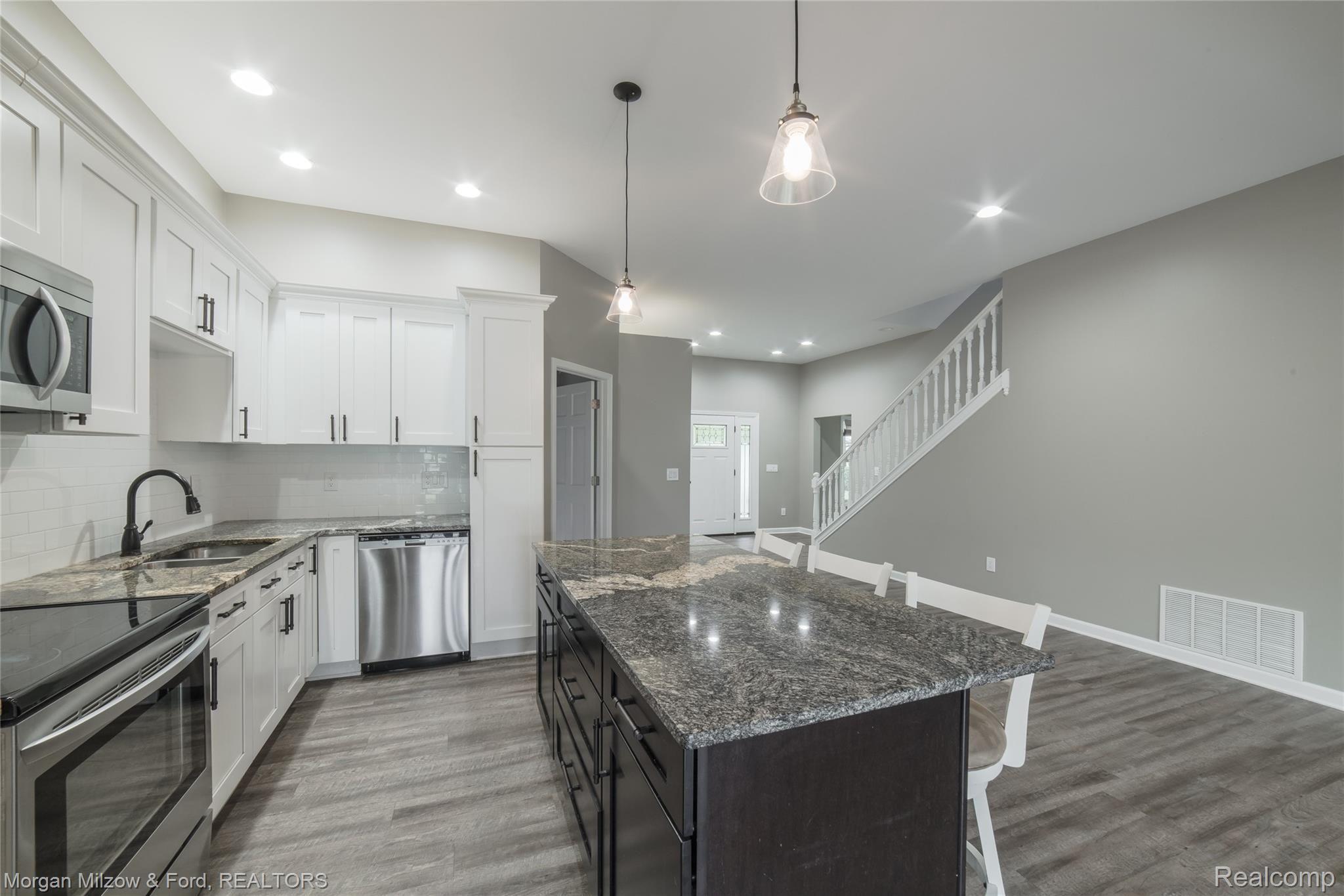 9519 Cedargrove Road Clarkston, MI 48348 - Photo 10 of 58 9515 Cedargrove-7.jpg