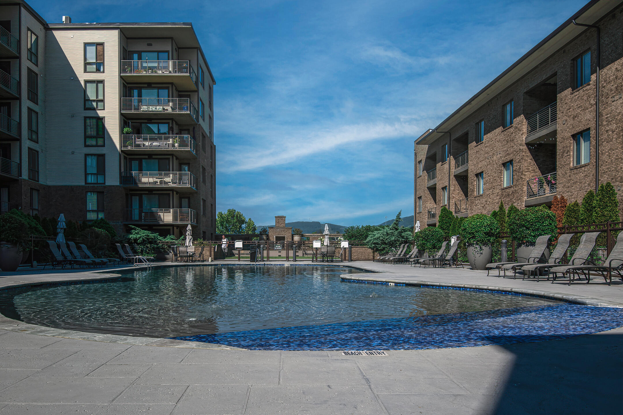 200 Manufacturers Road, Unit 629 Chattanooga, TN 37405 - Photo 30 of 47 Beach Entry Pool