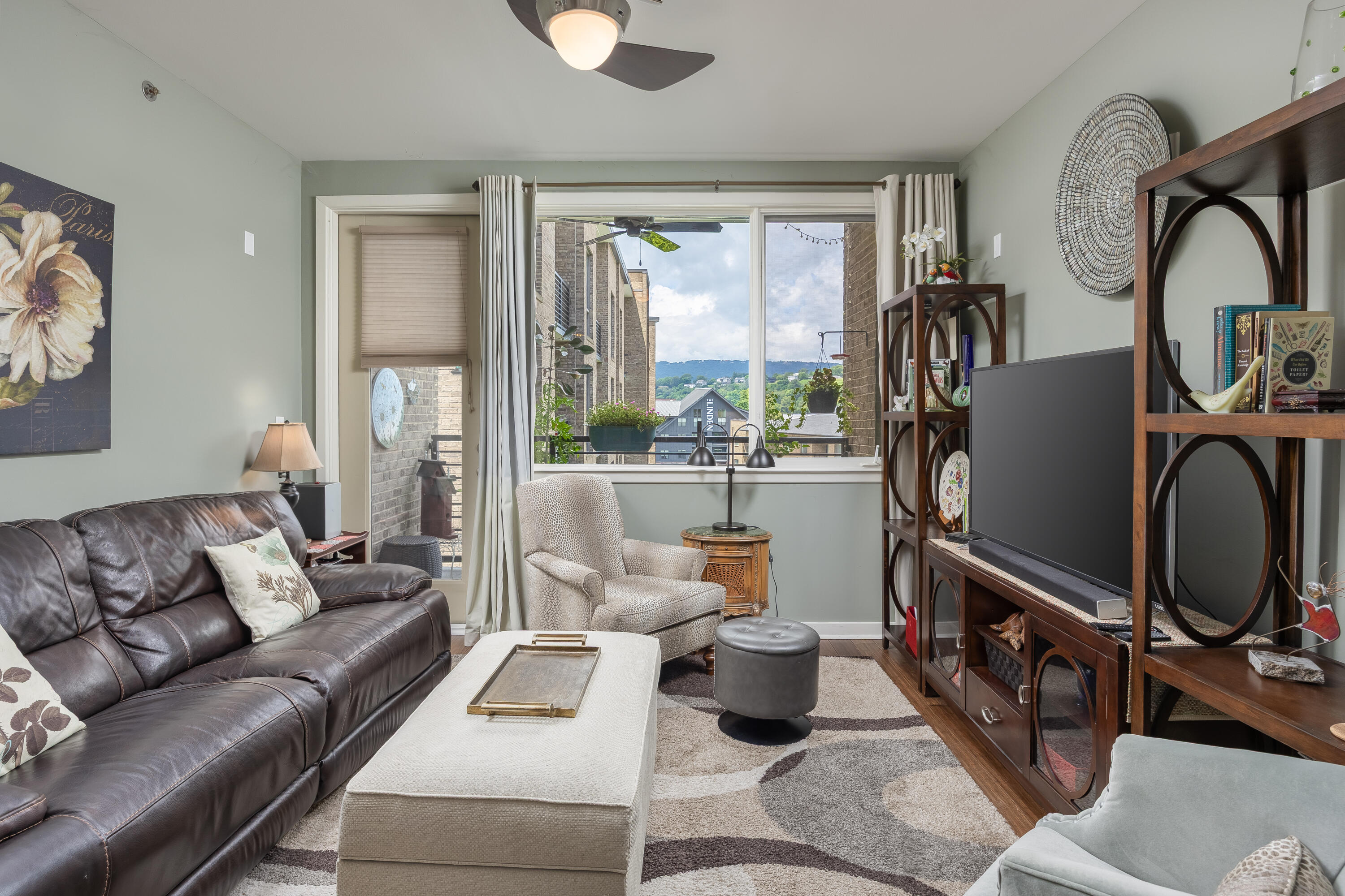 200 Manufacturers Road, Unit 629 Chattanooga, TN 37405 - Photo 10 of 47 Large Picture Window