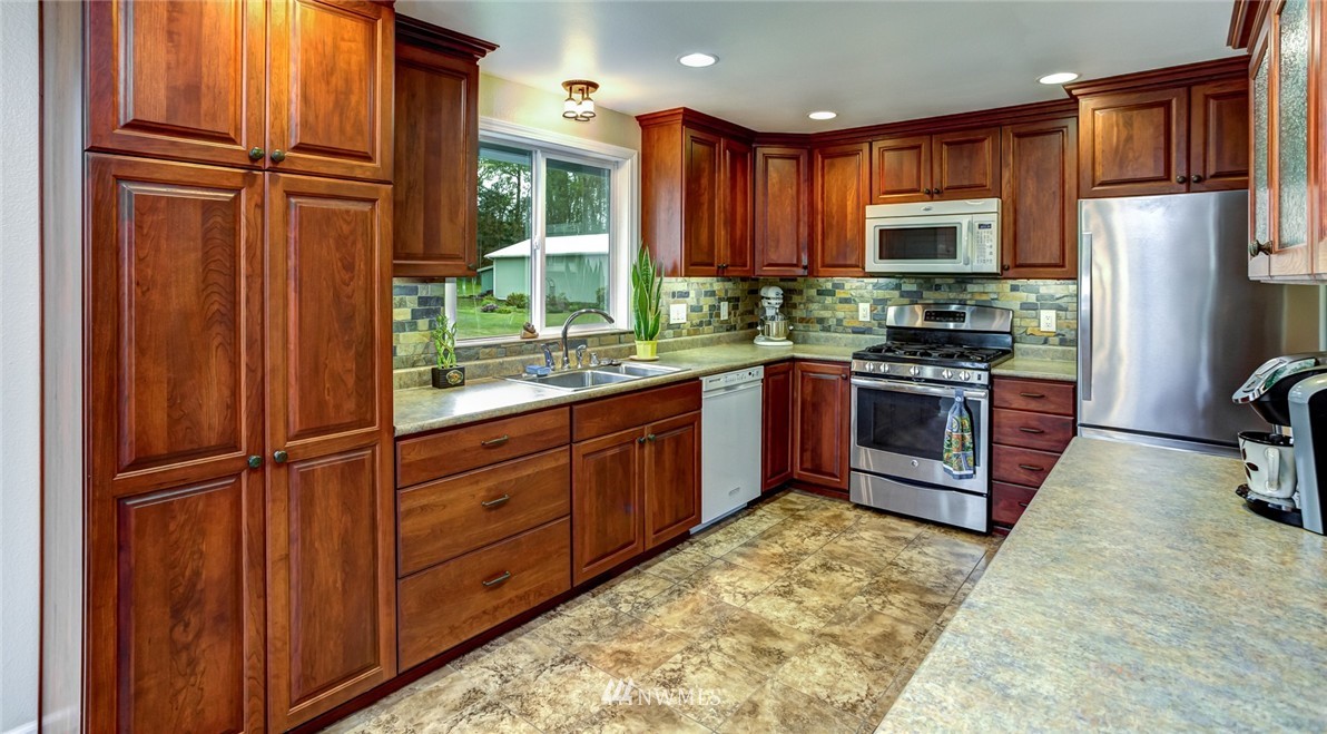 3135 McLeod Road Bellingham, WA 98225 - Photo 8 of 19 Gallery Image 8