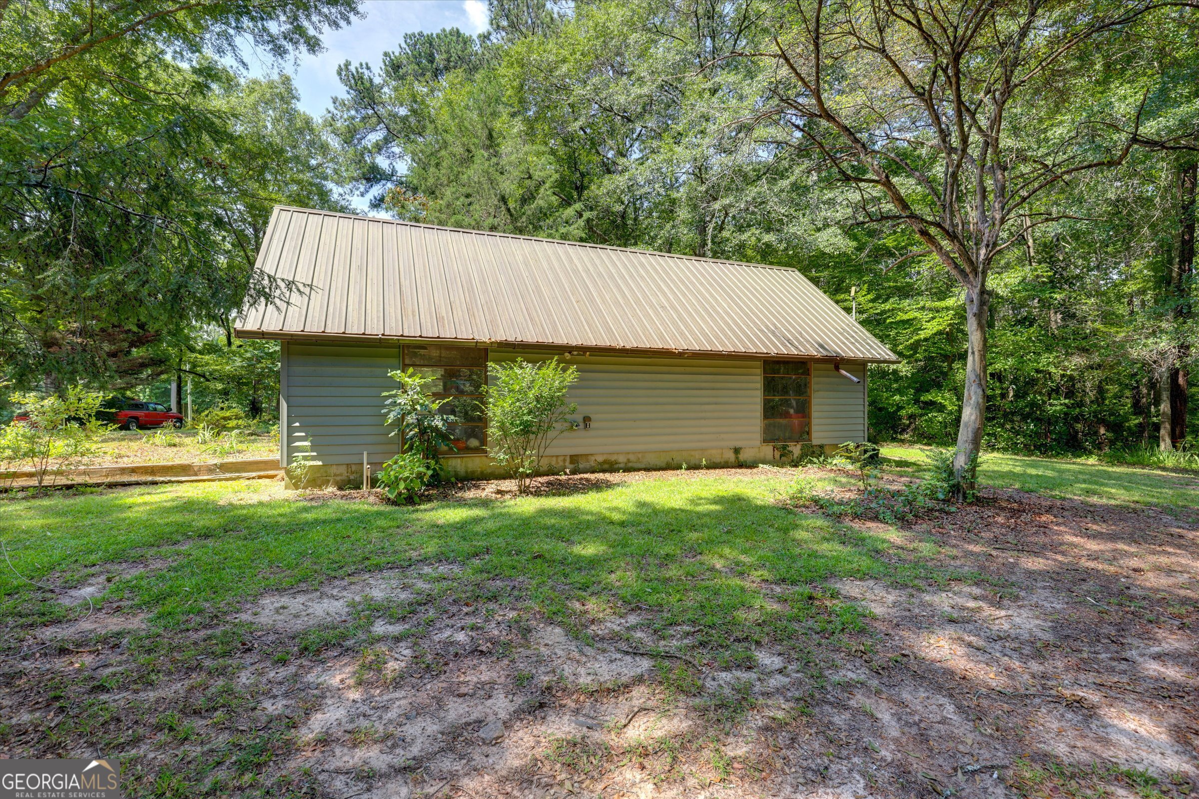 424 Hampton Road Hampton, GA 30228 - Photo 71 of 96 a view of a house with backyard and garden