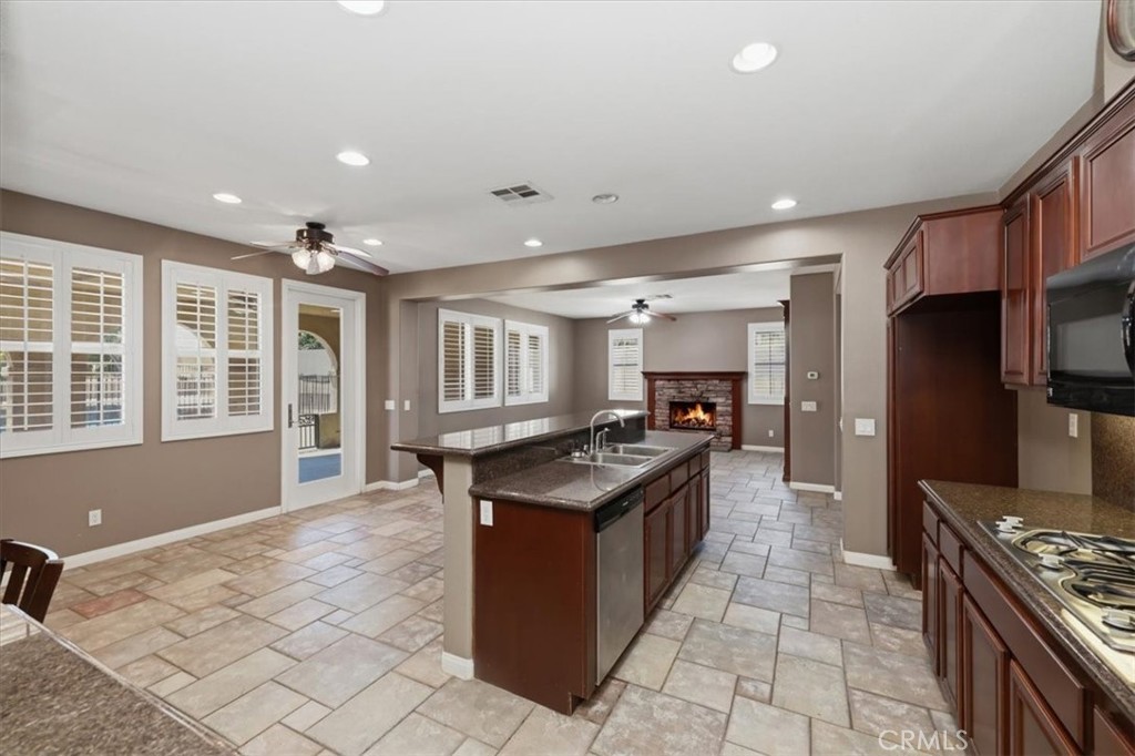 17731 Glen Hollow Way Riverside, CA 92504 - Photo 26 of 66