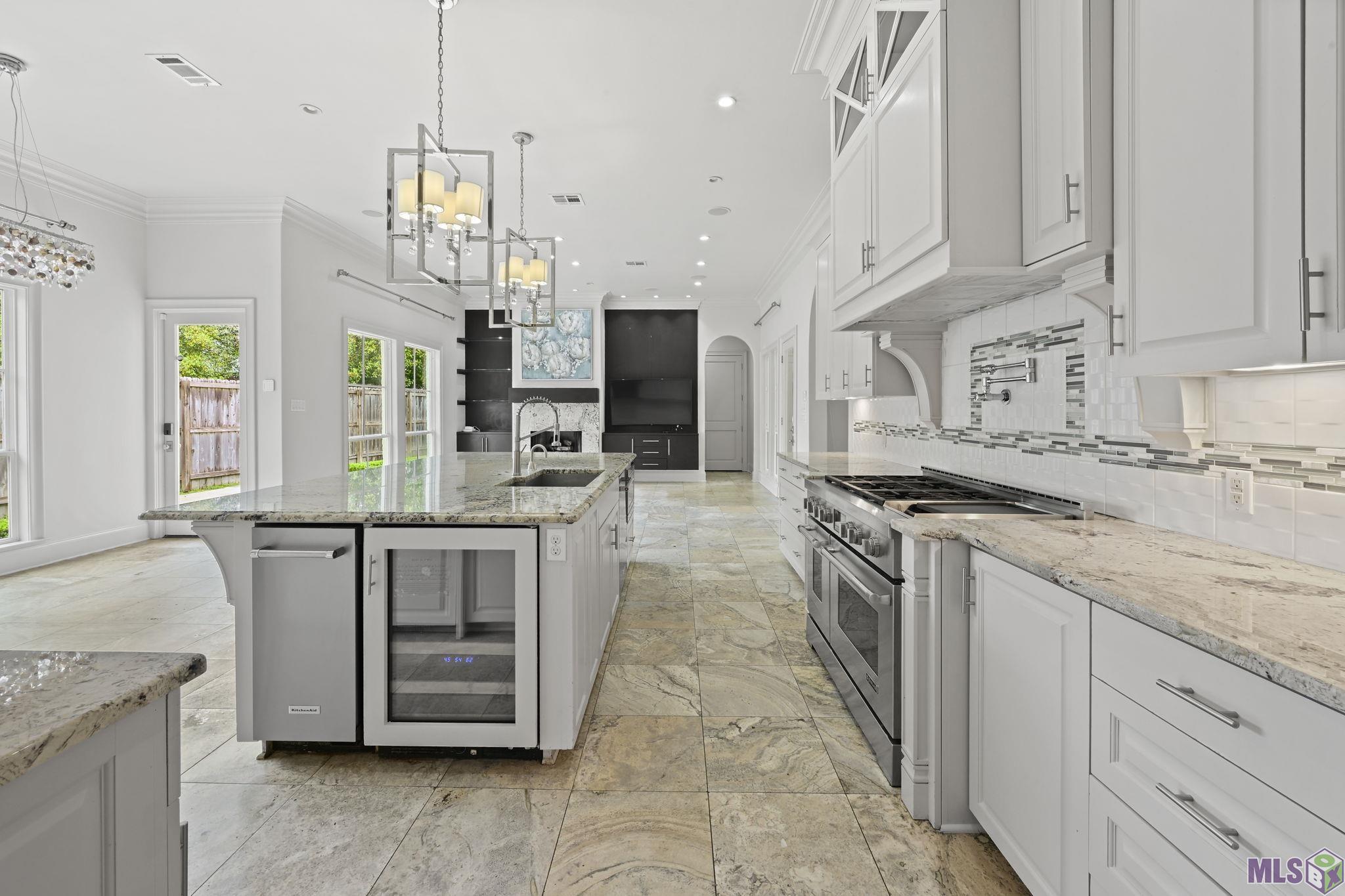 18642 Santa Maria Drive Baton Rouge, LA 70809 - Photo 13 of 38 Kitchen/Breakfast/Sitting Areas