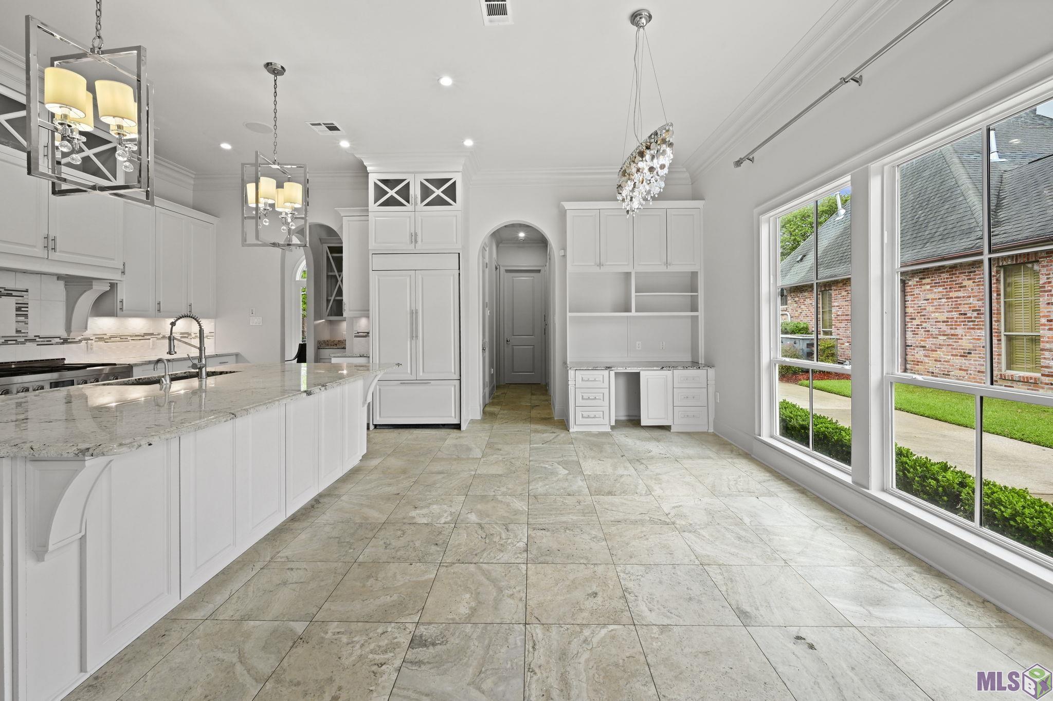 18642 Santa Maria Drive Baton Rouge, LA 70809 - Photo 14 of 38 Kitchen/Breakfast Area
