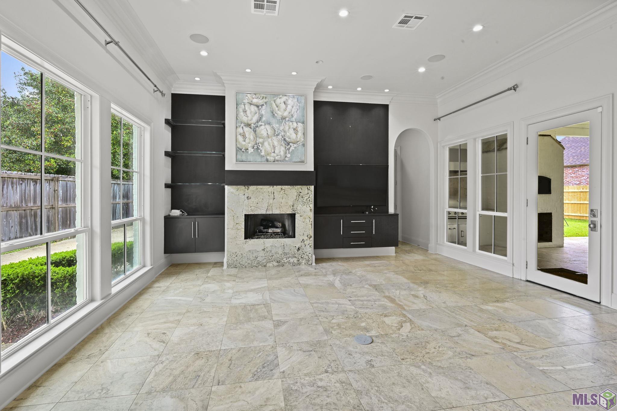 18642 Santa Maria Drive Baton Rouge, LA 70809 - Photo 16 of 38 Kitchen Sitting Area