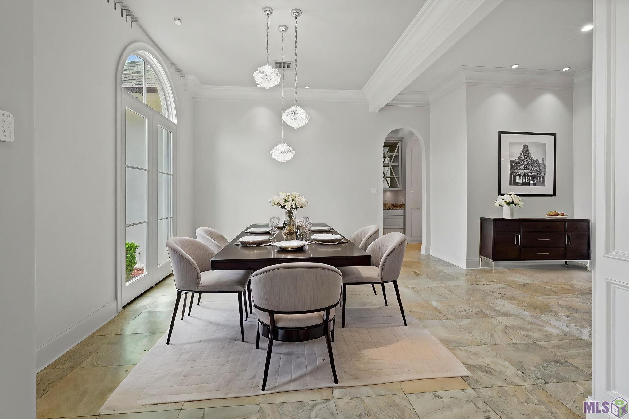 18642 Santa Maria Drive Baton Rouge, LA 70809 - Photo 17 of 38 Breakfast Area With Furniture